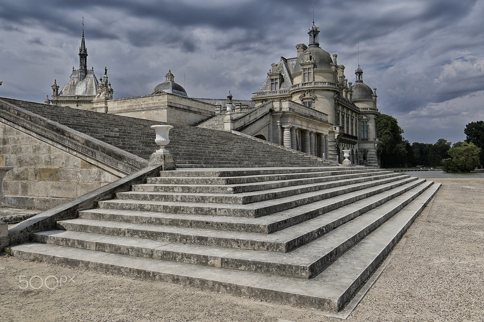 Canon EF-S 18-200mm F3.5-5.6 IS sample photo. Chantilly château photography