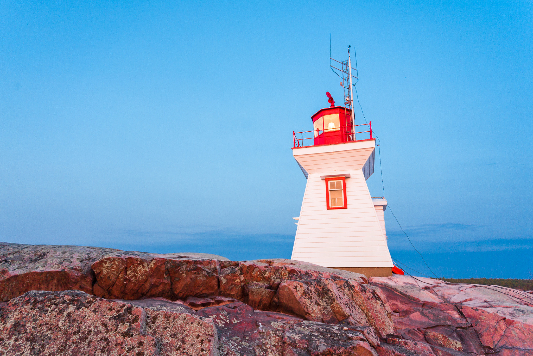Canon EOS 5D + Canon EF 17-40mm F4L USM sample photo. Killarney lighthouse photography