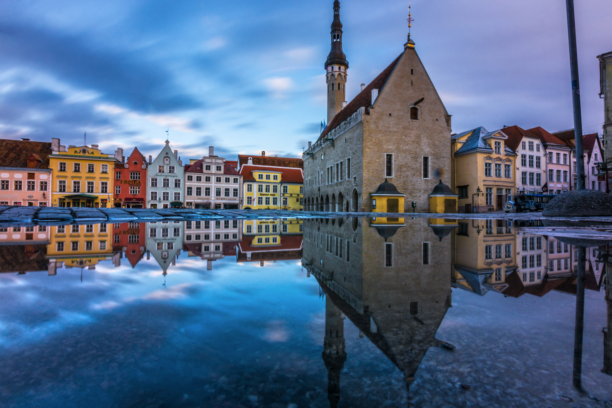 Nikon D7100 + Sigma 10-20mm F3.5 EX DC HSM sample photo. Tallinn rathaus photography