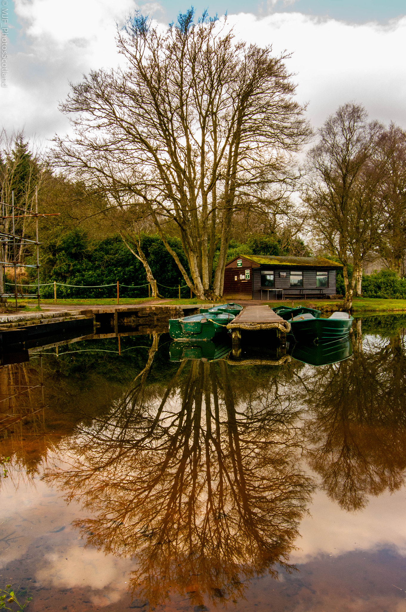 Samsung GX-20 sample photo. Pitfour lake photography