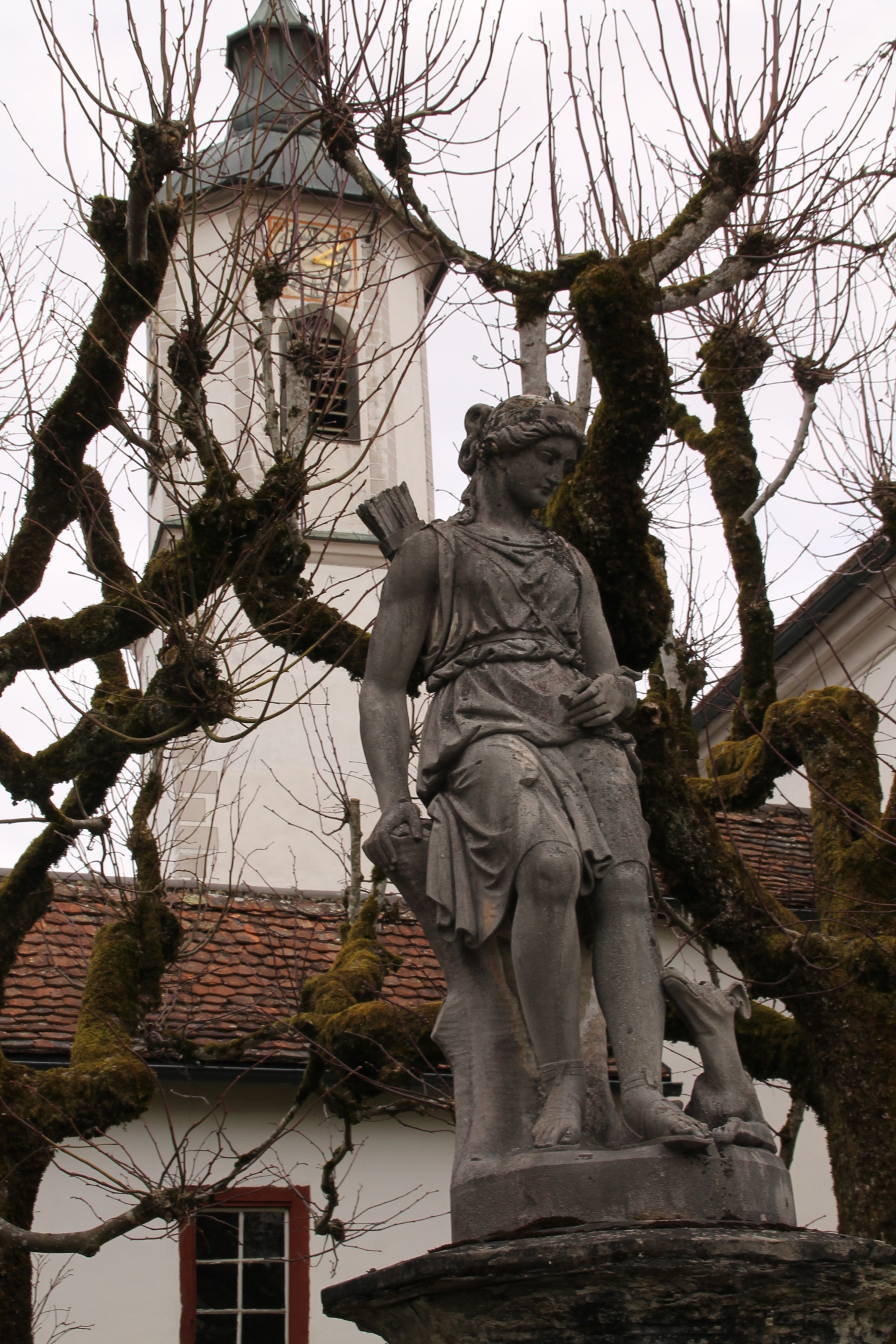 Canon EOS 1100D (EOS Rebel T3 / EOS Kiss X50) sample photo. Statue in front of st. mary, castle zeil photography