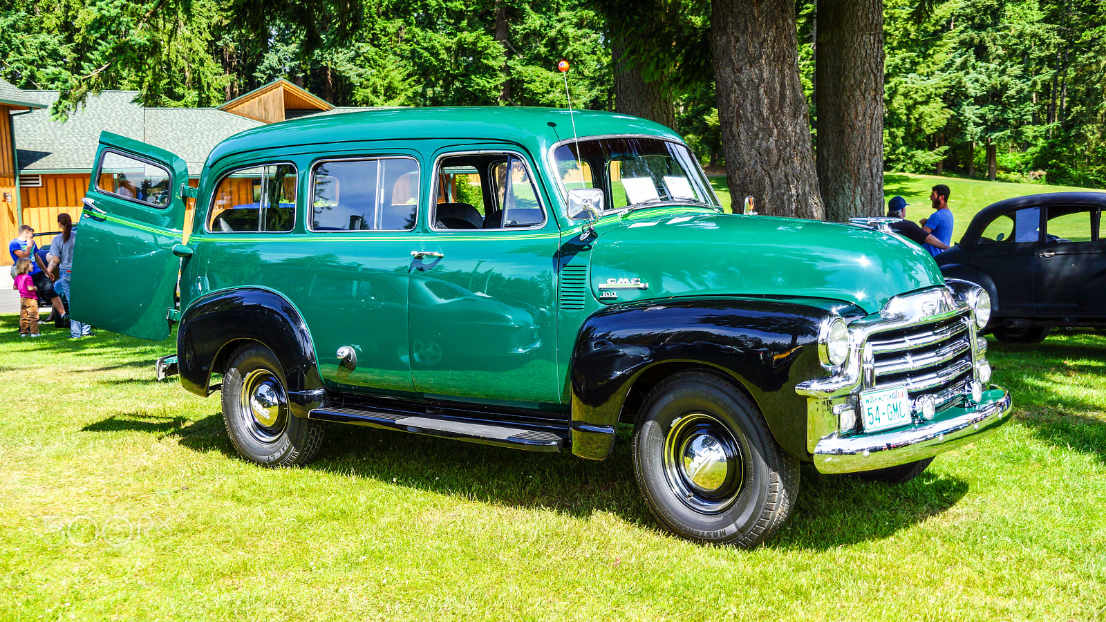 Sony DT 18-135mm F3.5-5.6 SAM sample photo. Early chevy suburban photography