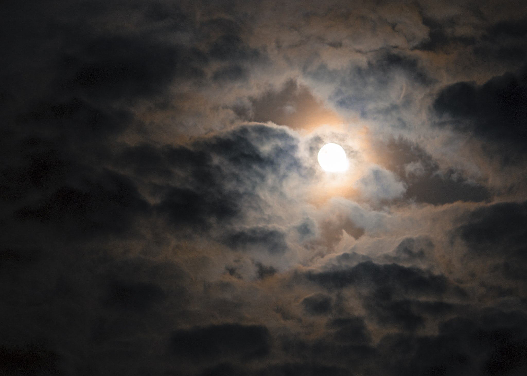 Pentax K-3 + Sigma sample photo. Moon and clouds photography