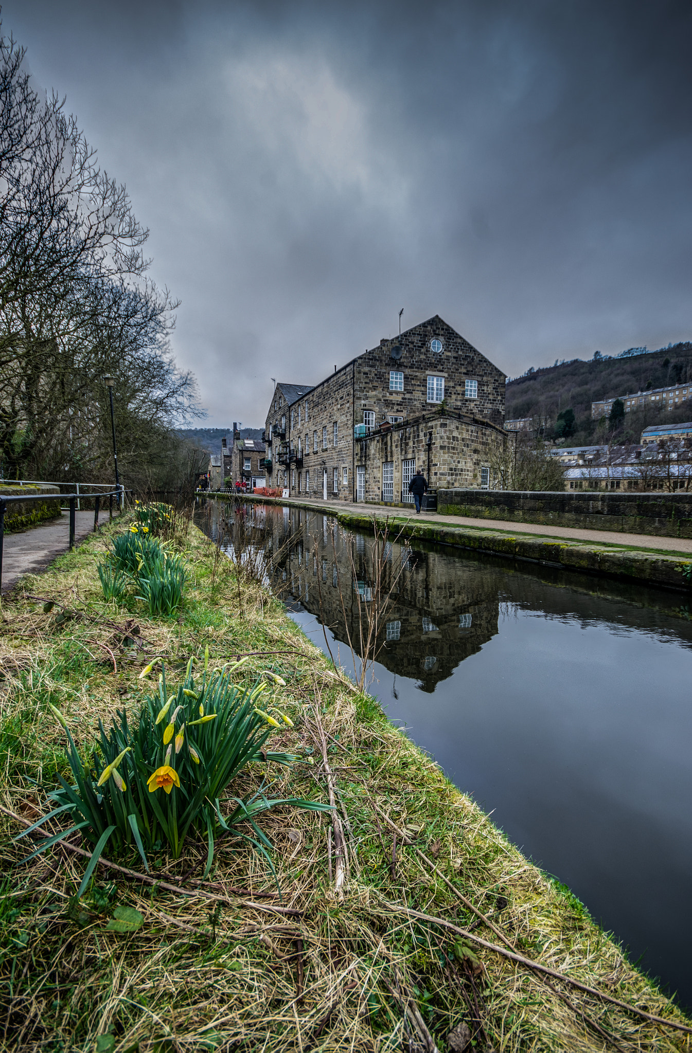 Sigma 10-20mm F4-5.6 EX DC HSM sample photo. Allong the towpath photography