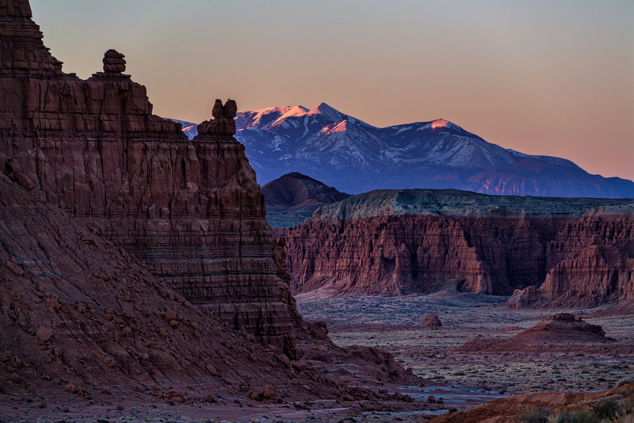 Sony a7R II + Sony FE 70-200mm F4 G OSS sample photo. Rock formations silhouettes henry mountains photography