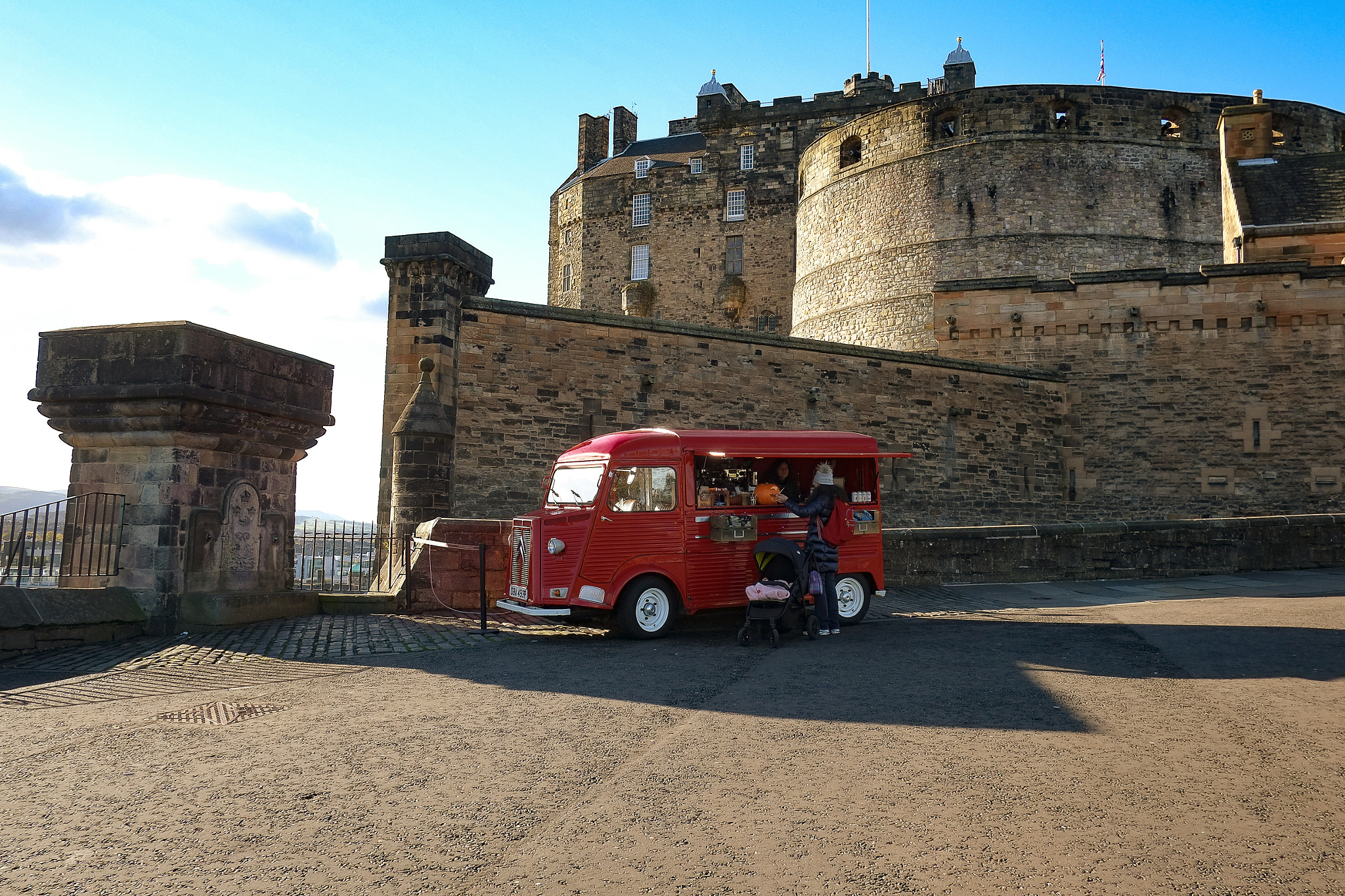 Fujifilm X-Pro1 + Fujifilm XF 18mm F2 R sample photo. Tea truck edinburgh castle photography