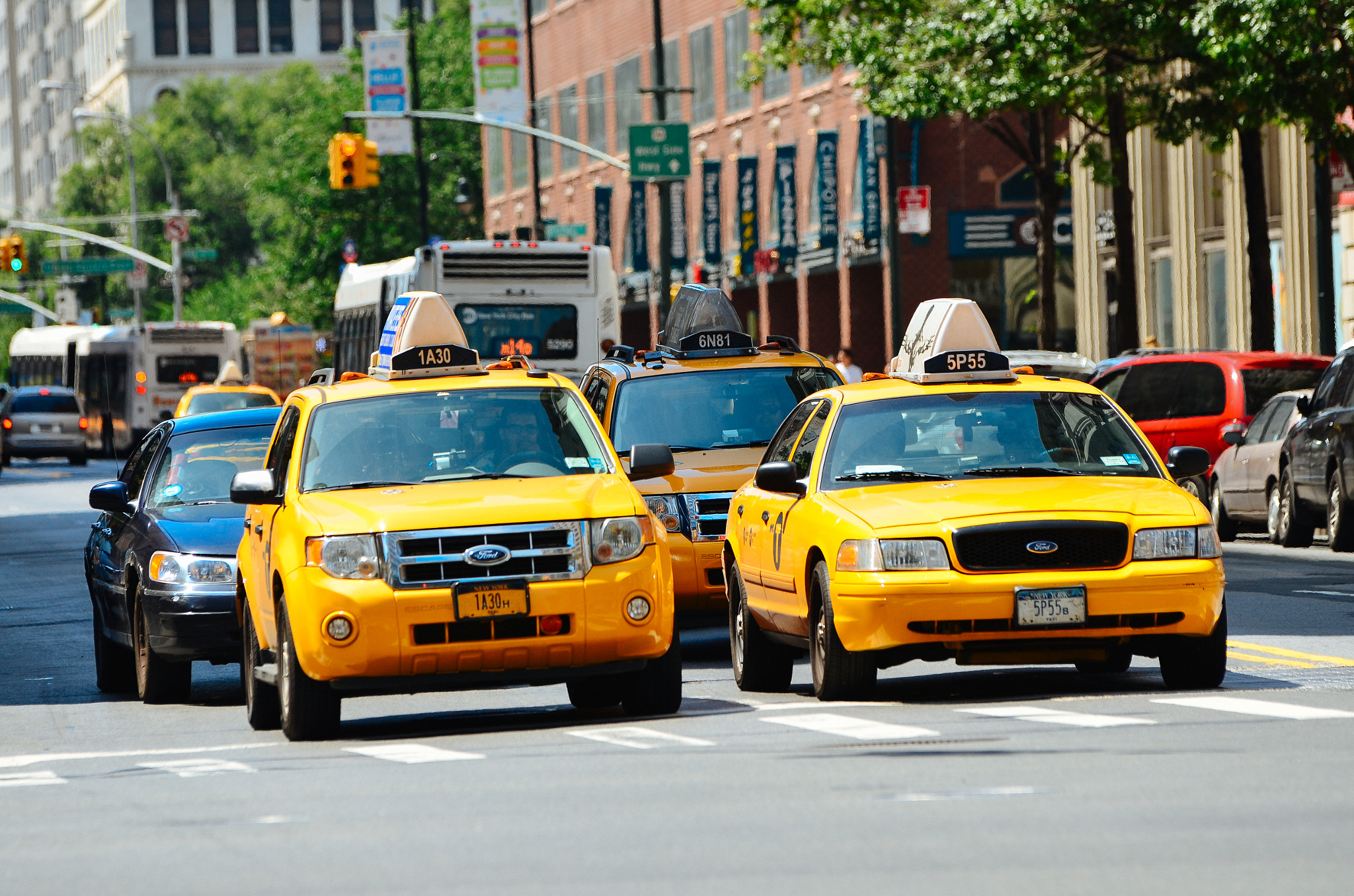 Sigma 70-200mm F2.8 EX DG OS HSM sample photo. Nyc taxi photography