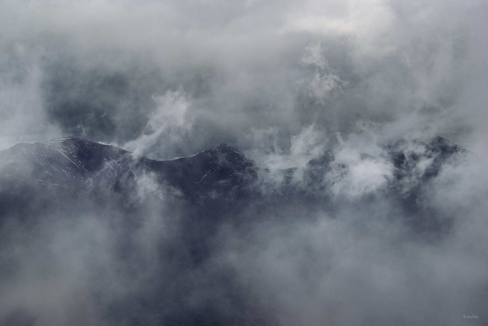 Nikon AF-S Nikkor 70-200mm F4G ED VR sample photo. Clouds photography