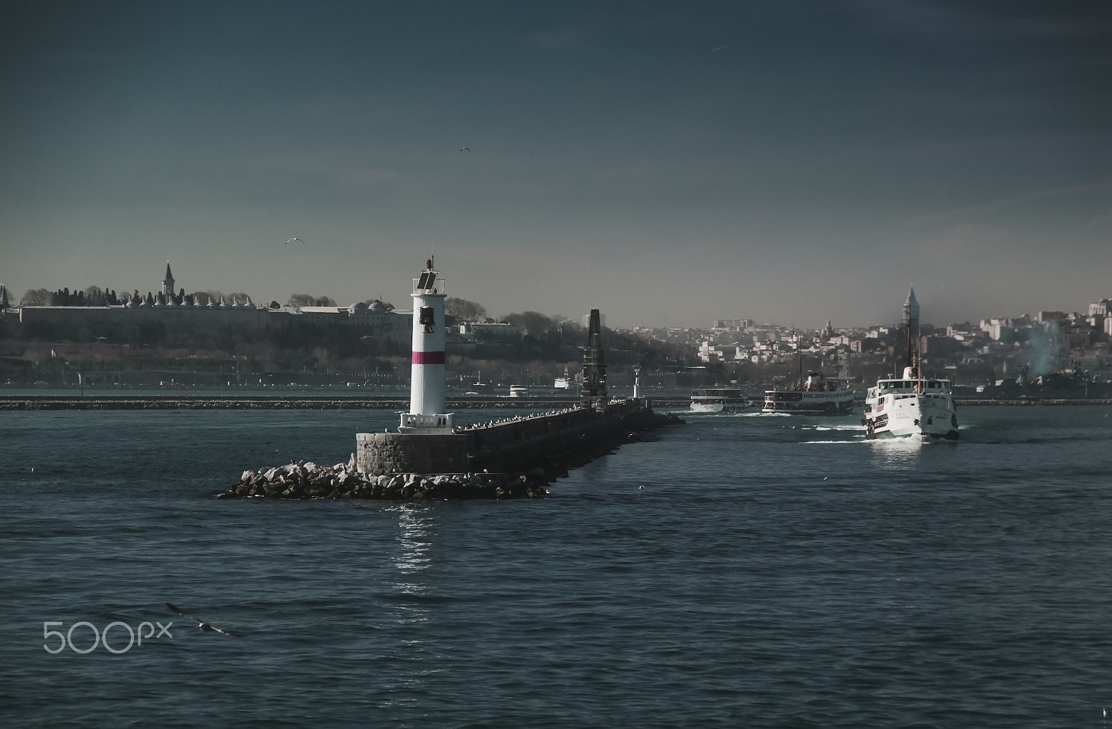 Sigma 18-250mm F3.5-6.3 DC Macro OS HSM sample photo. Passenger ship arrive to the breakwater photography