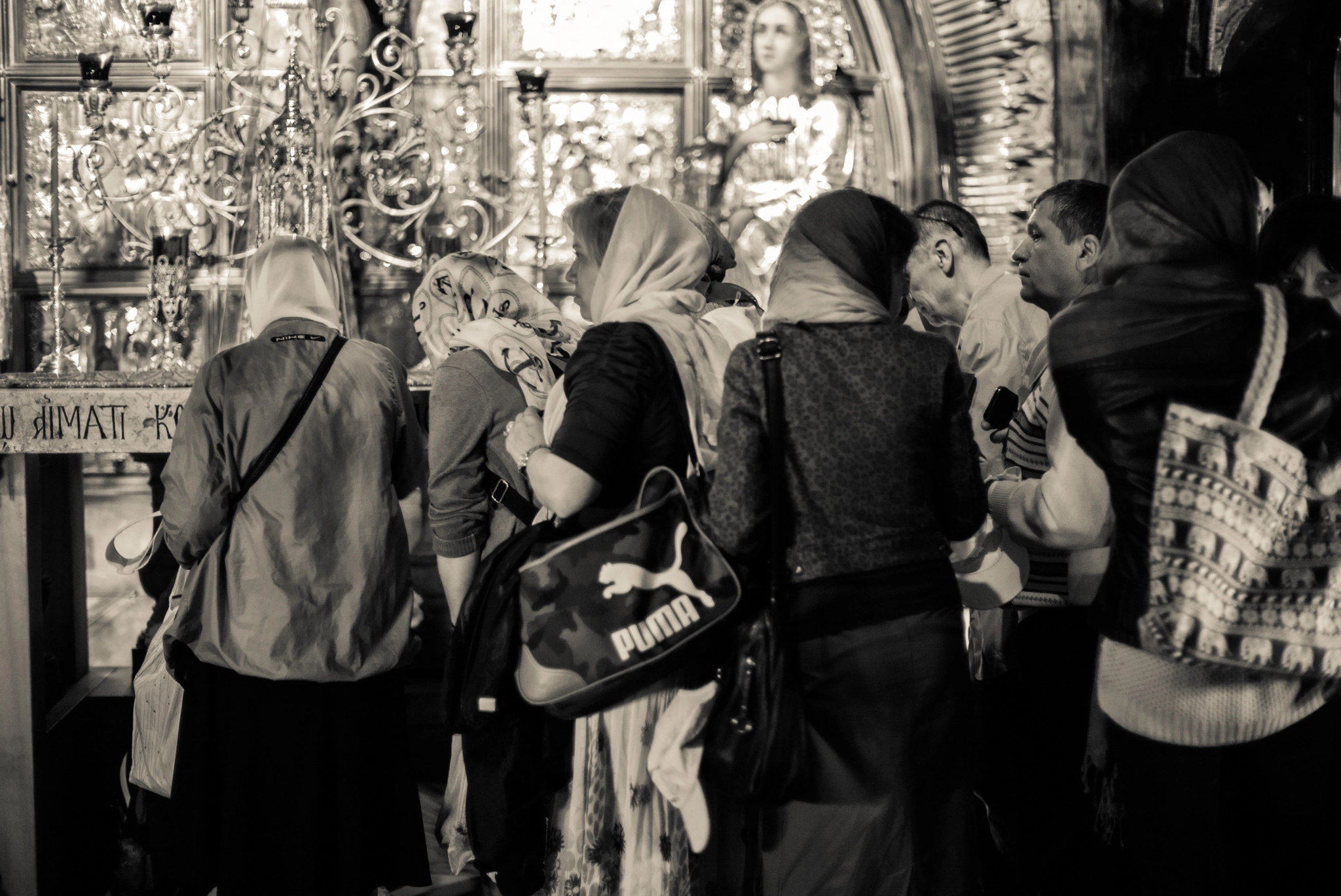 Leica M (Typ 240) + Noctilux-M 1:1.2/50 sample photo. Prayers in church of the holy sepulchre photography