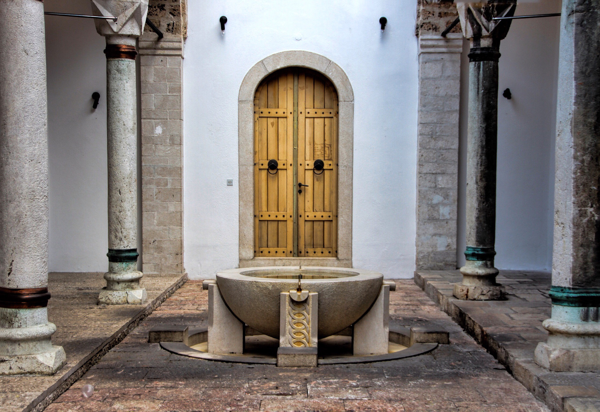 Sigma 18-250mm F3.5-6.3 DC OS HSM sample photo. Just a wooden door photography