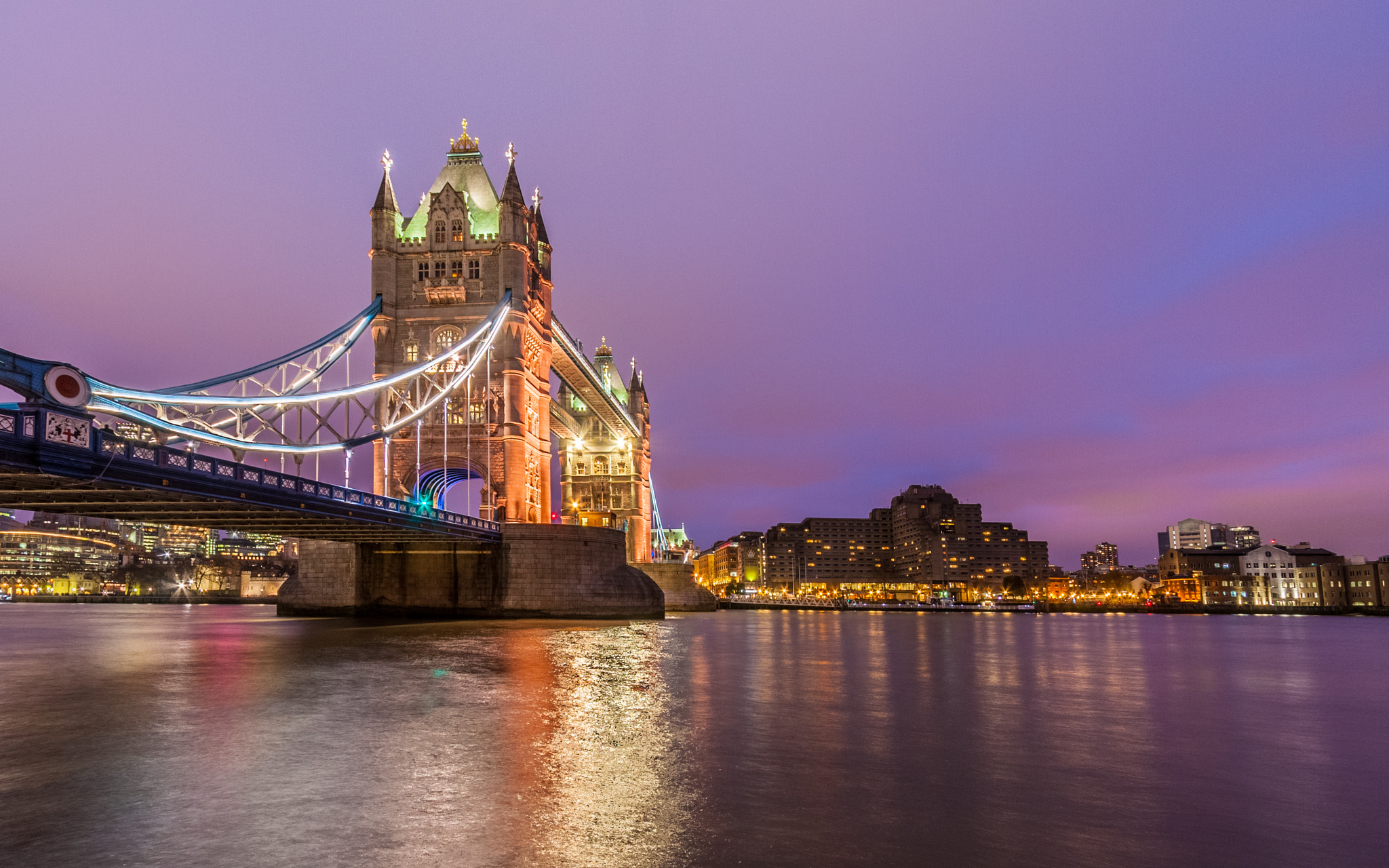 Canon EF-S 10-22mm F3.5-4.5 USM sample photo. The tower bridge : dusk photography