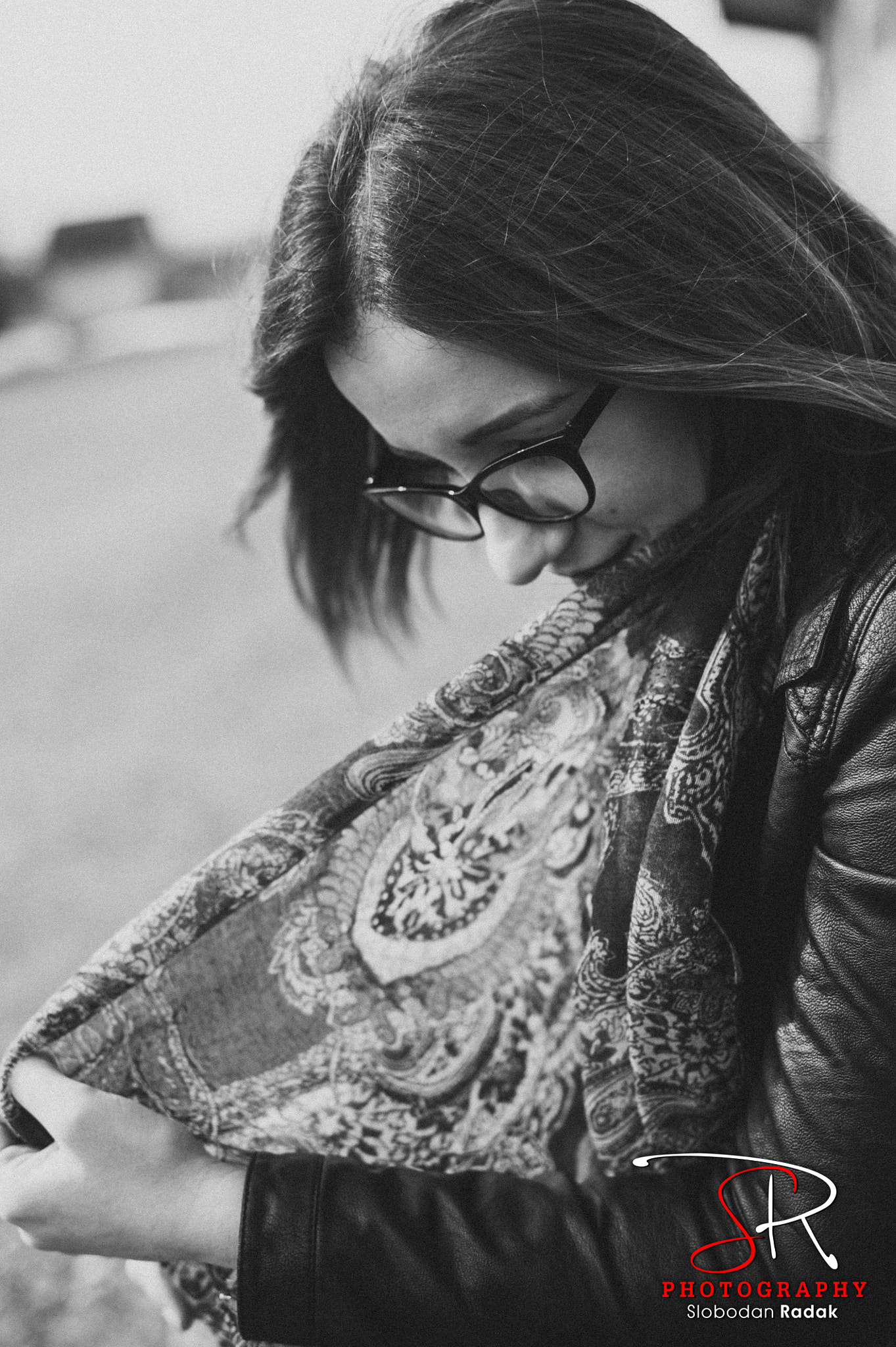 Nikon D700 + Nikon AF-S Nikkor 50mm F1.4G sample photo. Girl with the scarf photography
