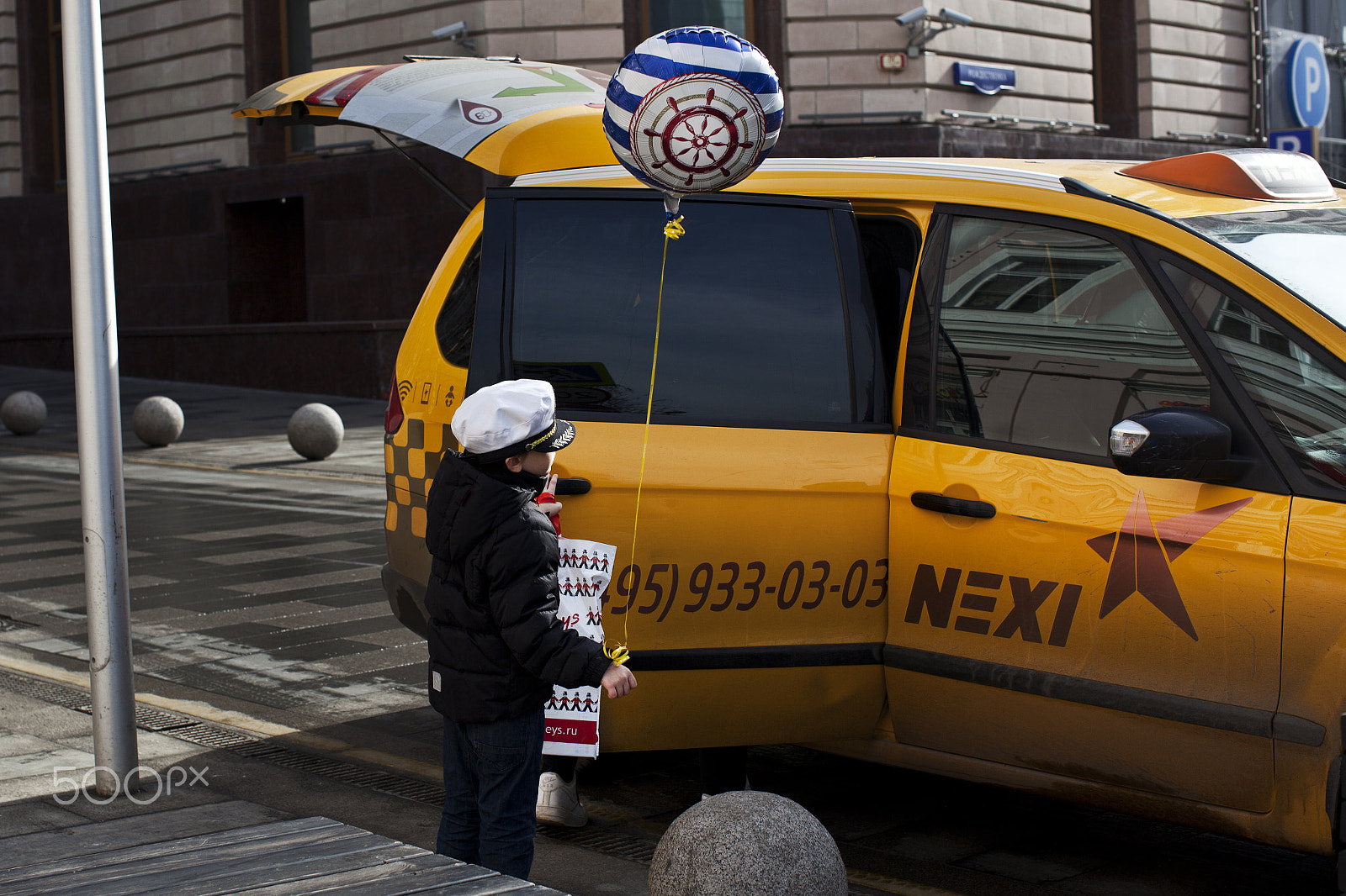 Canon EF 50mm F1.2L USM sample photo. Taxi photography