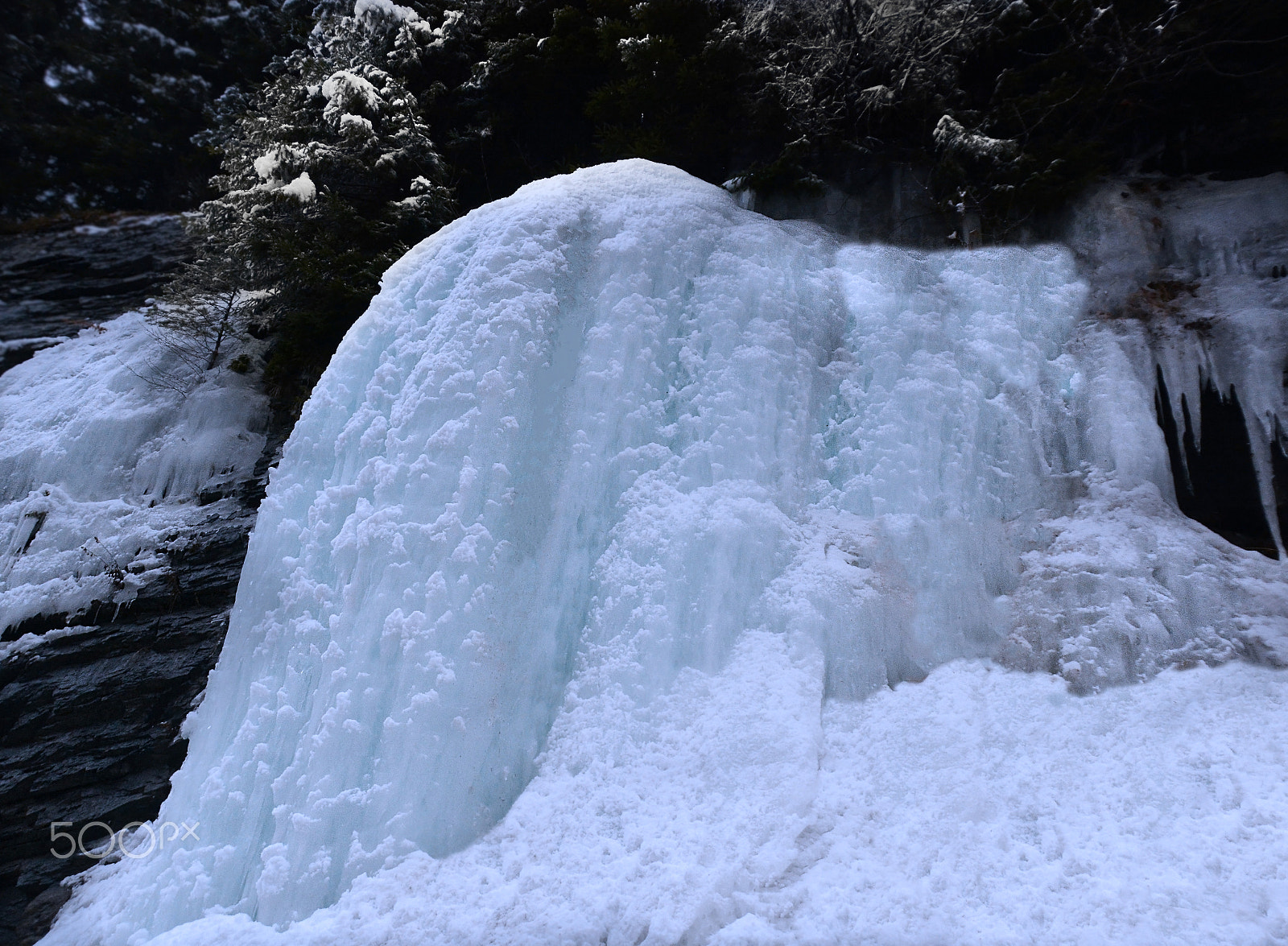 Nikon D7100 + Tamron 18-270mm F3.5-6.3 Di II VC PZD sample photo. Frozen waterfall photography