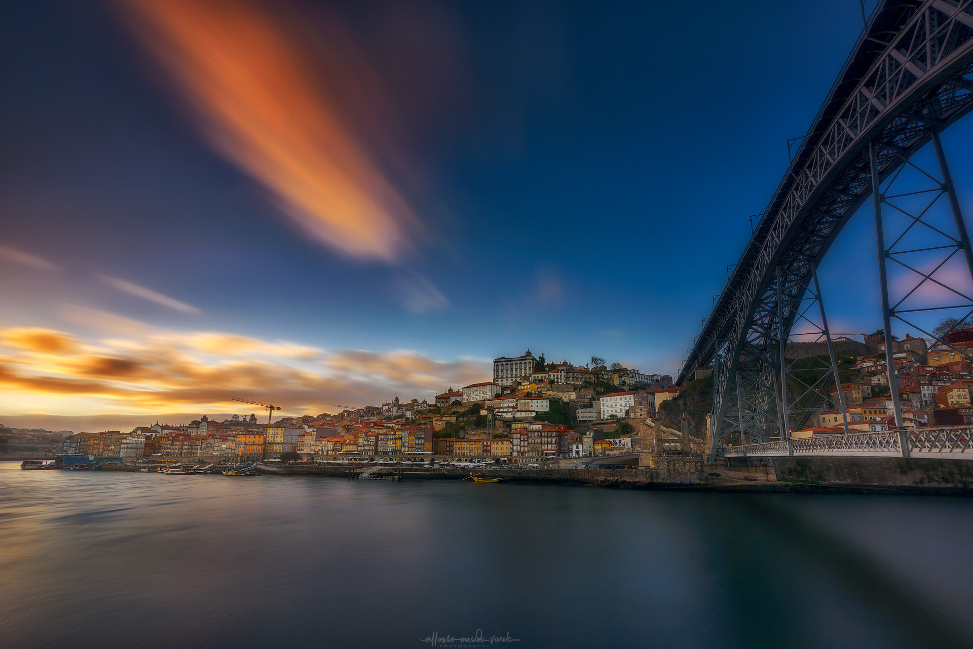 Nikon AF-S Nikkor 14-24mm F2.8G ED sample photo. Ultimas luces en oporto photography