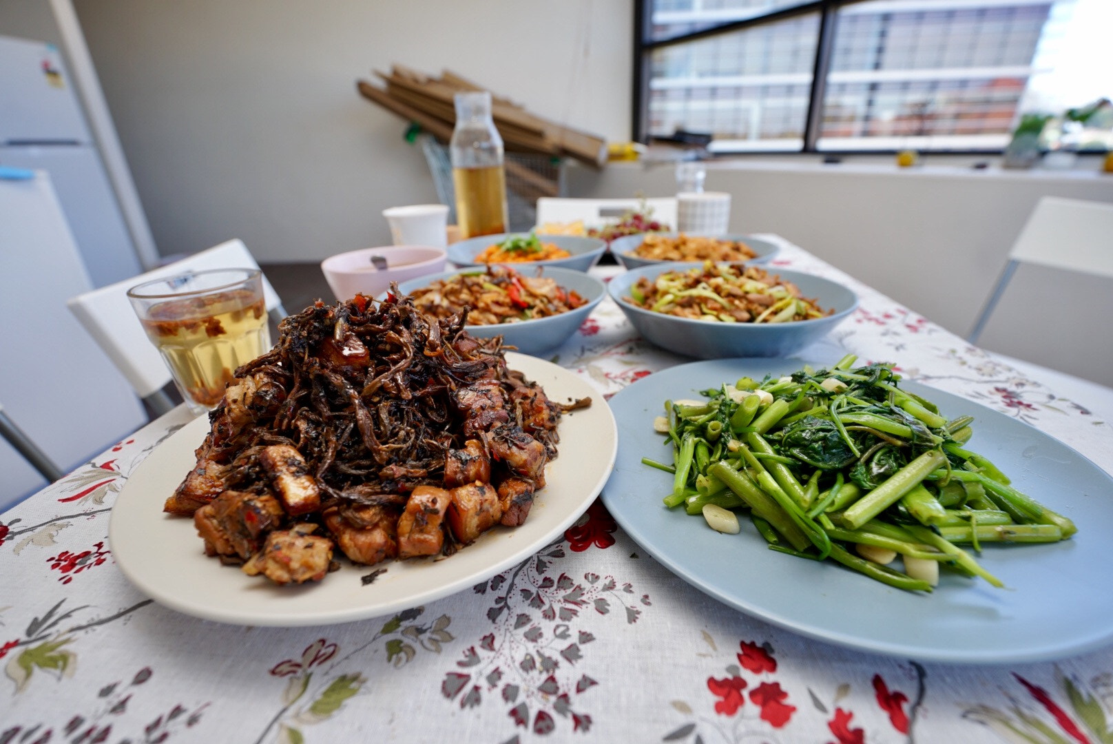 Sony a7 II + Sony Vario-Tessar T* FE 16-35mm F4 ZA OSS sample photo. Family dinner photography