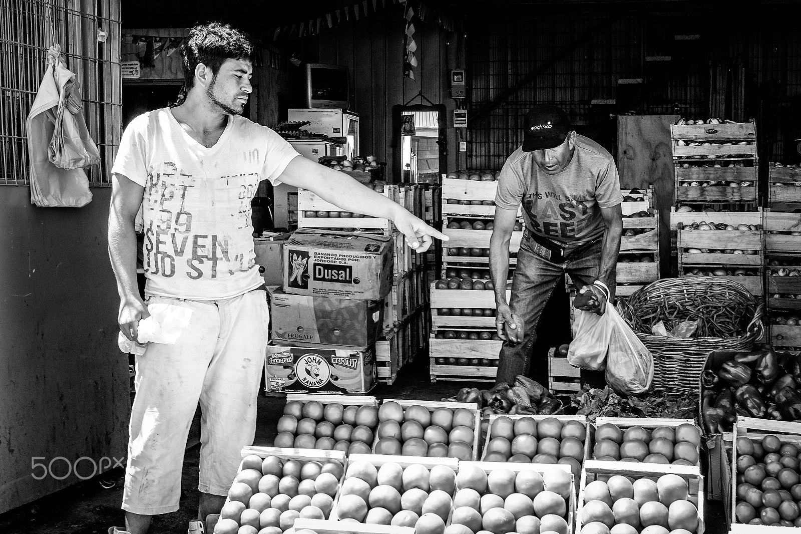 Fujifilm X-T1 + Fujifilm XF 35mm F2 R WR sample photo. Selling vegetables photography