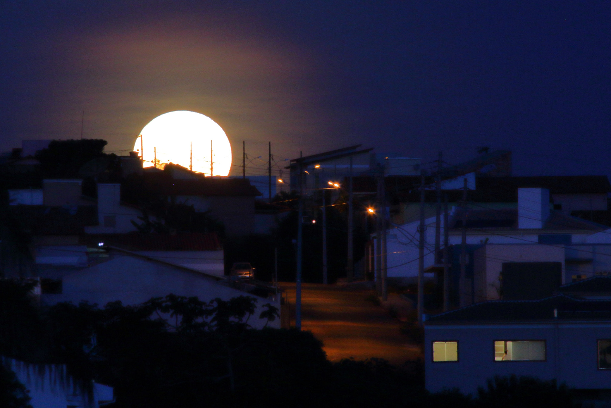 Canon EF 70-300mm F4-5.6 IS USM sample photo. Full moon photography