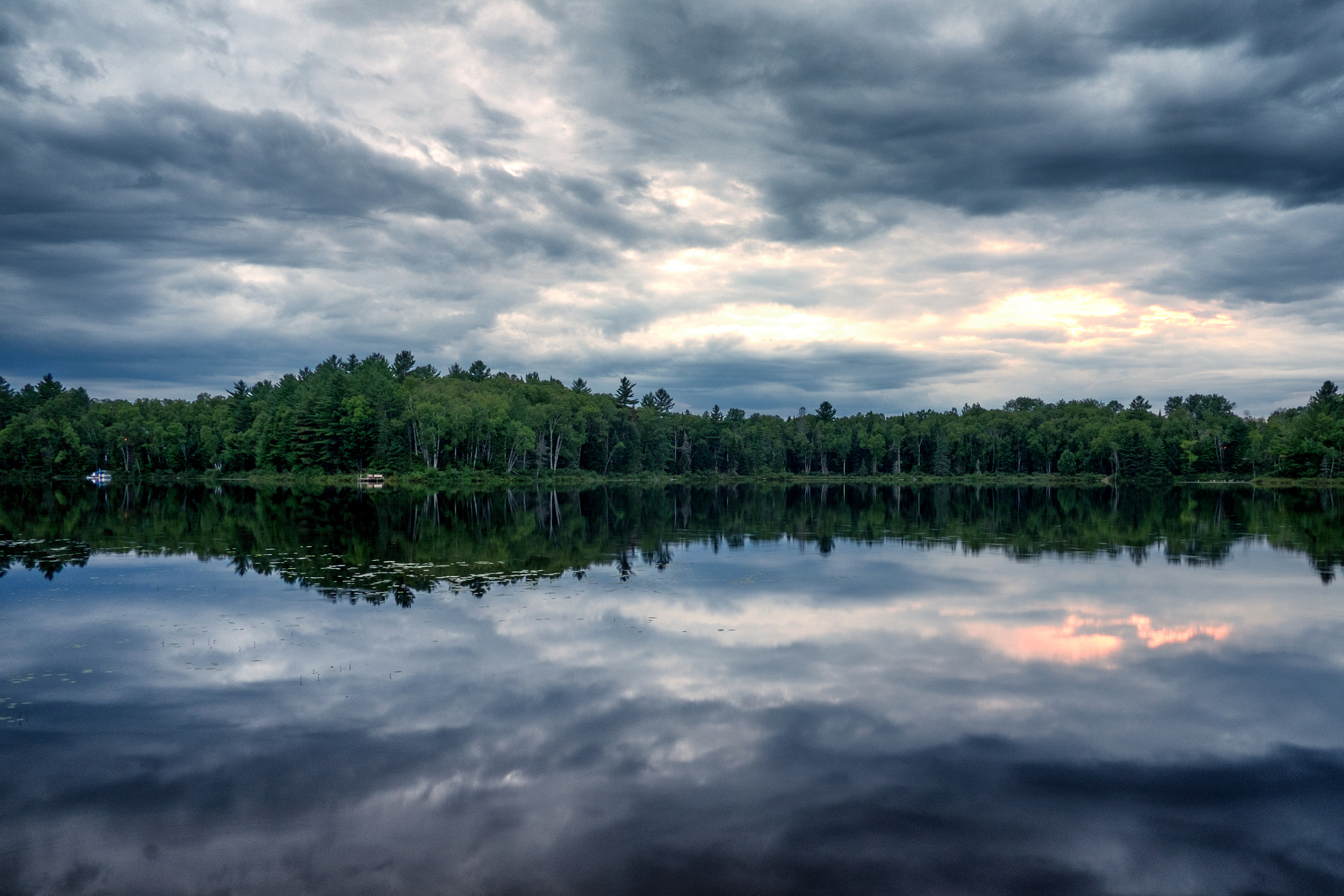 Fujifilm X-T1 + Fujifilm XF 18mm F2 R sample photo. Storm brewing. photography