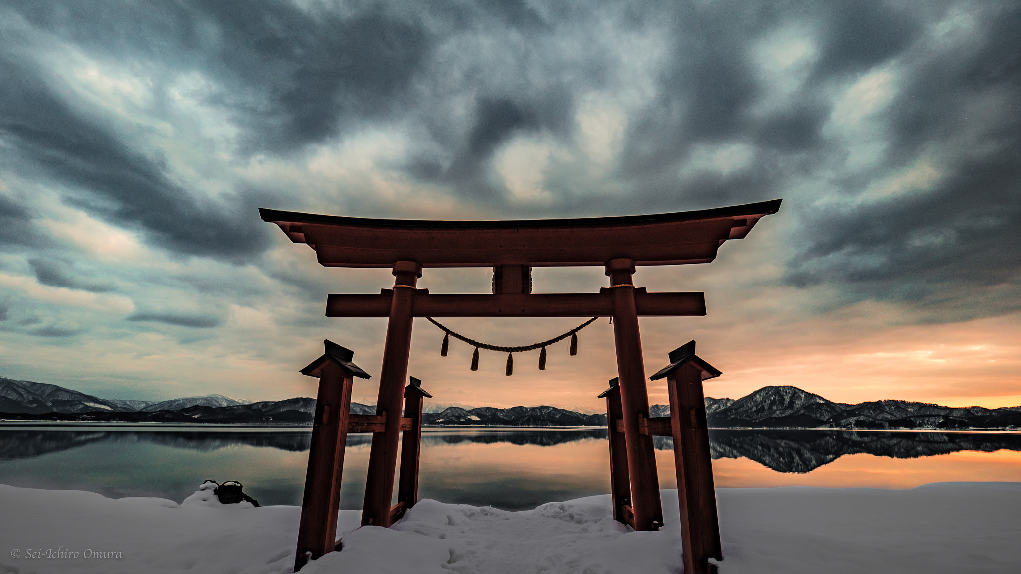 Olympus M.Zuiko Digital ED 7-14mm F2.8 PRO sample photo. Shrine at dusk photography