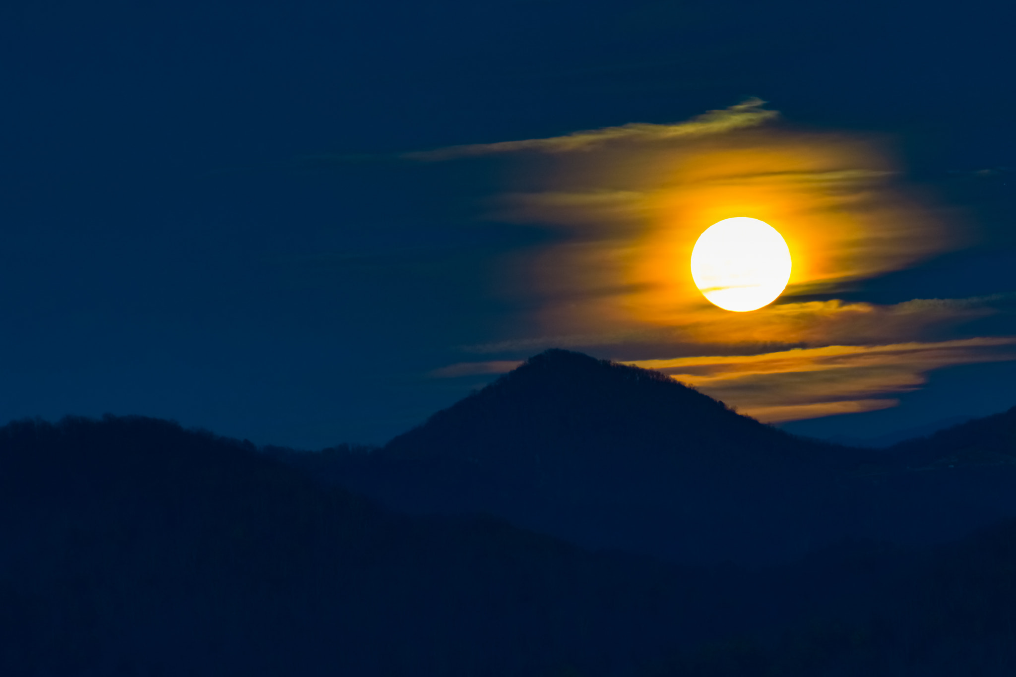 Nikon D7200 sample photo. Cloudy moonrise photography