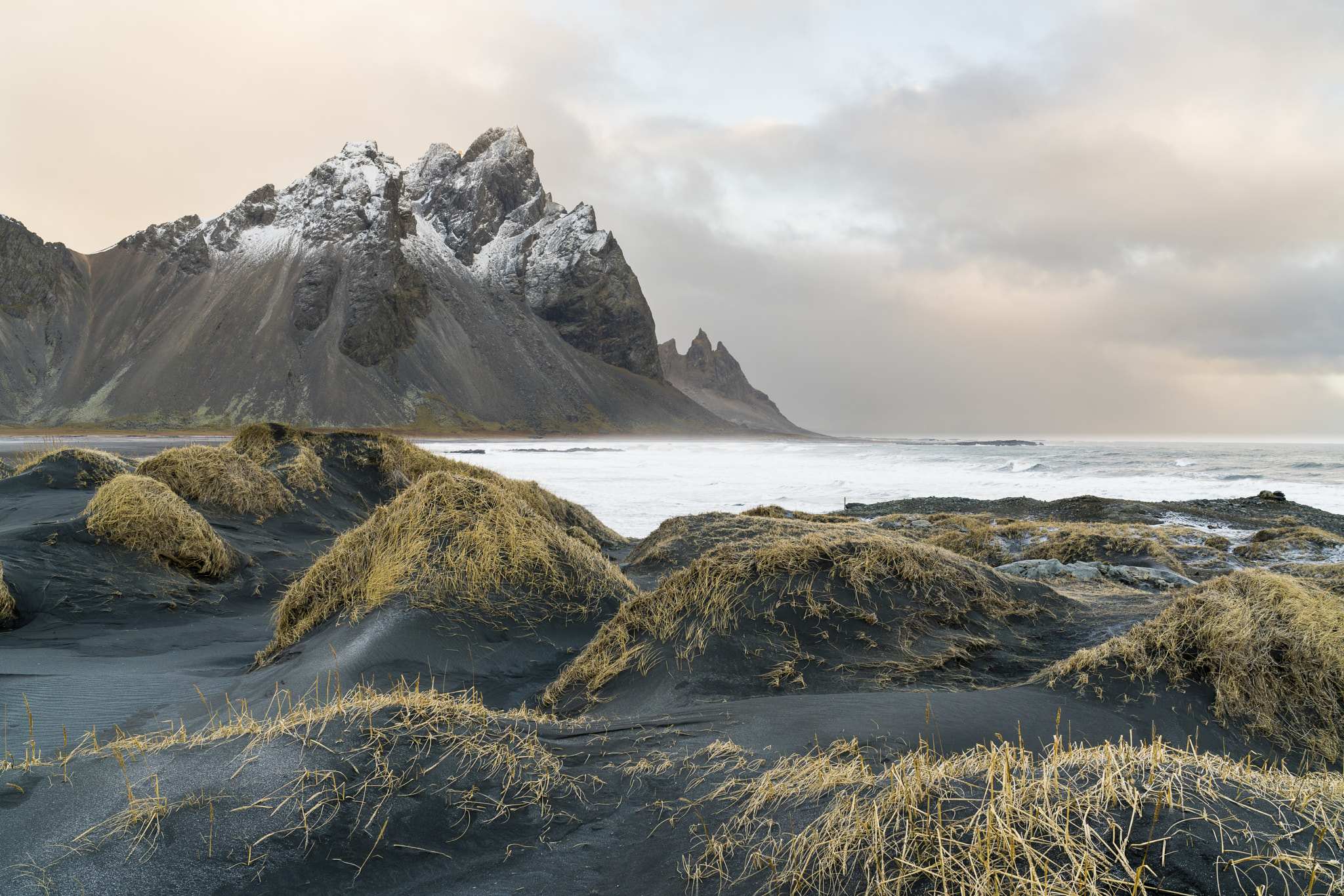 Sony a7R II + Sony Distagon T* FE 35mm F1.4 ZA sample photo. Vestrahorn and golden hay ii photography