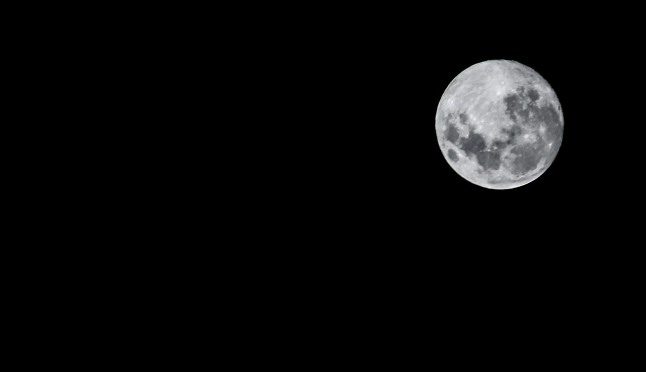 Canon EOS 1100D (EOS Rebel T3 / EOS Kiss X50) + Sigma 50-200mm F4-5.6 DC OS HSM sample photo. #moonlight photography