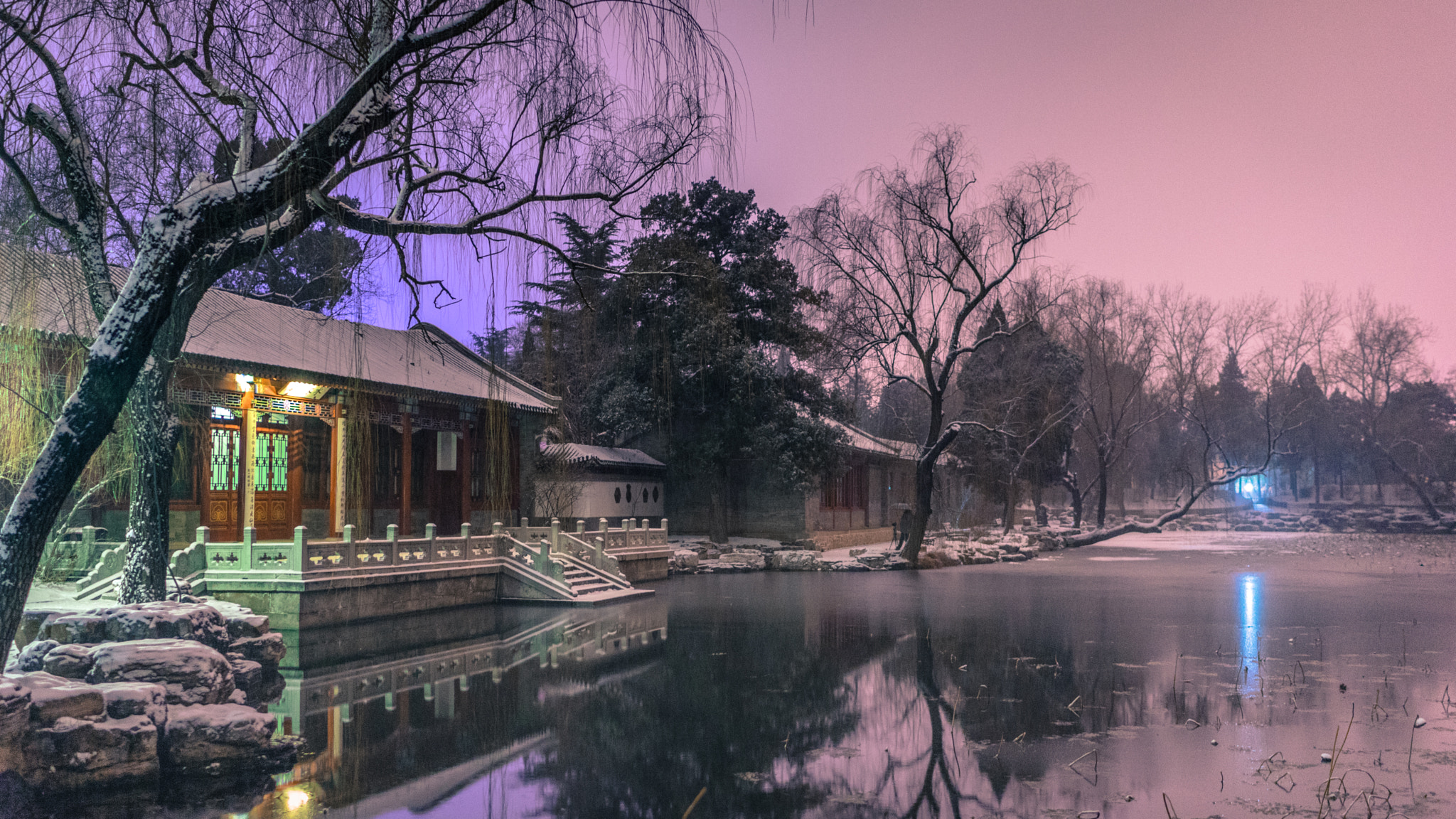 Sony a7 II + Sony Distagon T* FE 35mm F1.4 ZA sample photo. Chinses style pool at snowy night photography