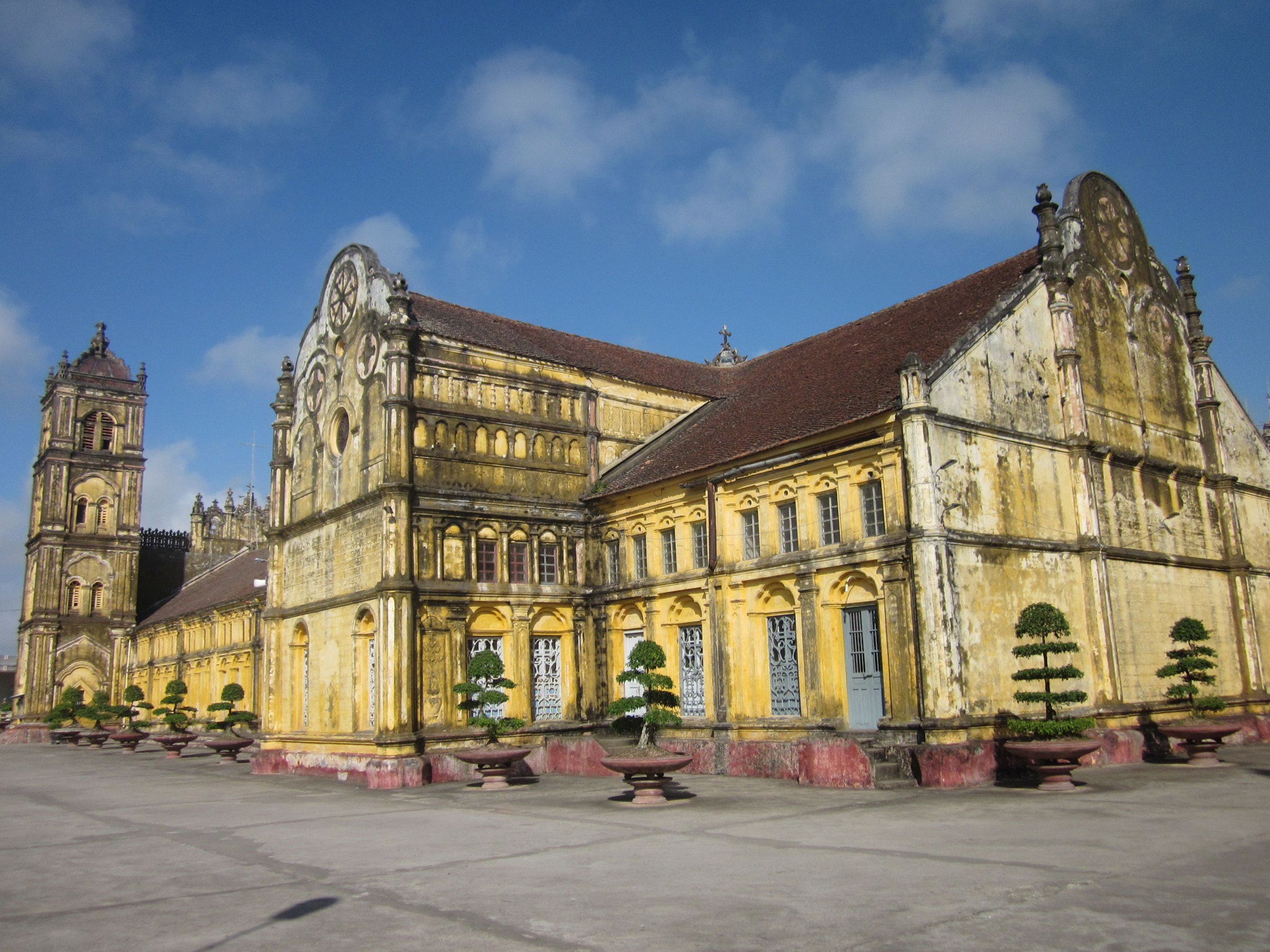 Canon PowerShot A1200 sample photo. Bui chu church and bishopric photography