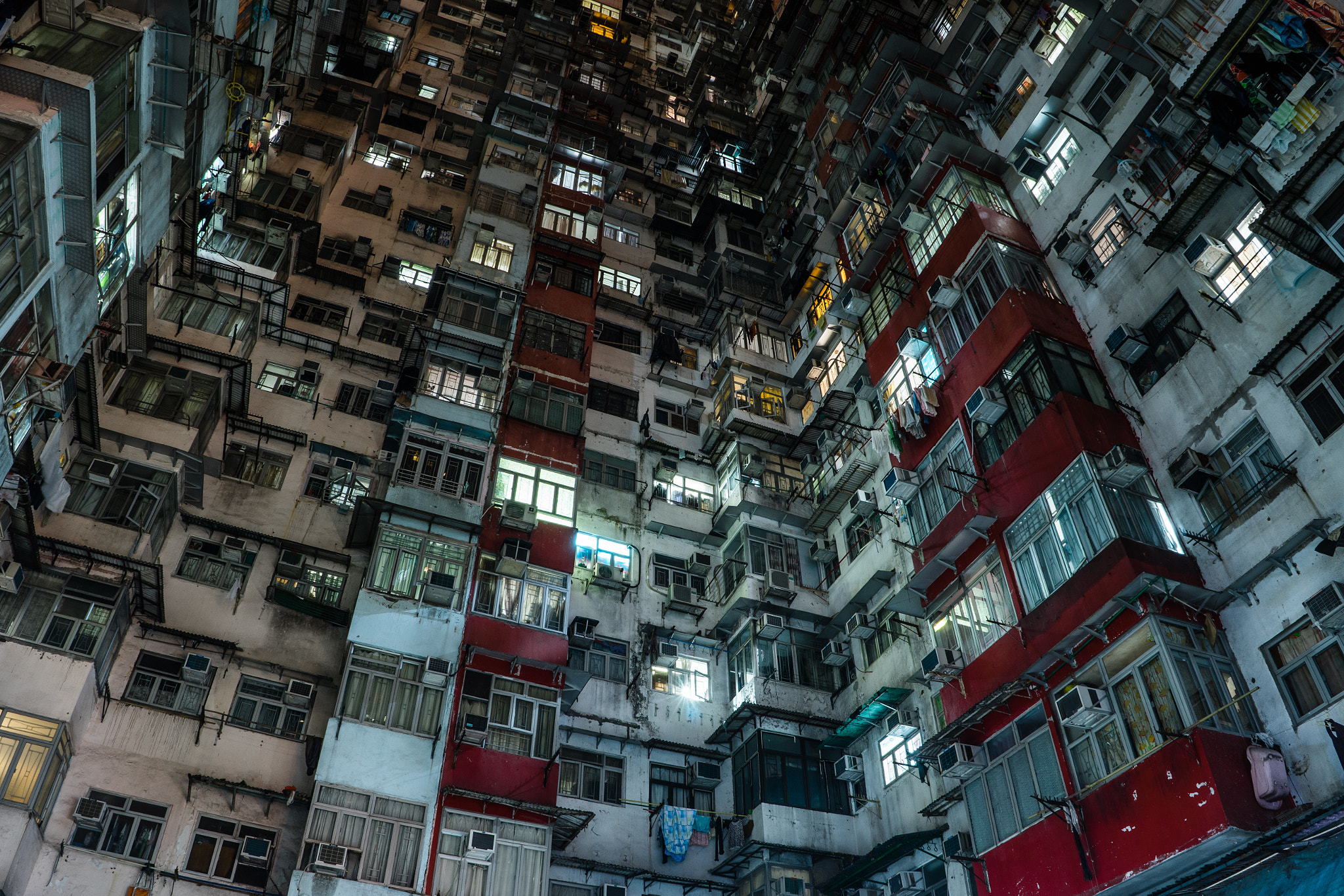 FE 21mm F2.8 sample photo. Compact building in hong kong photography