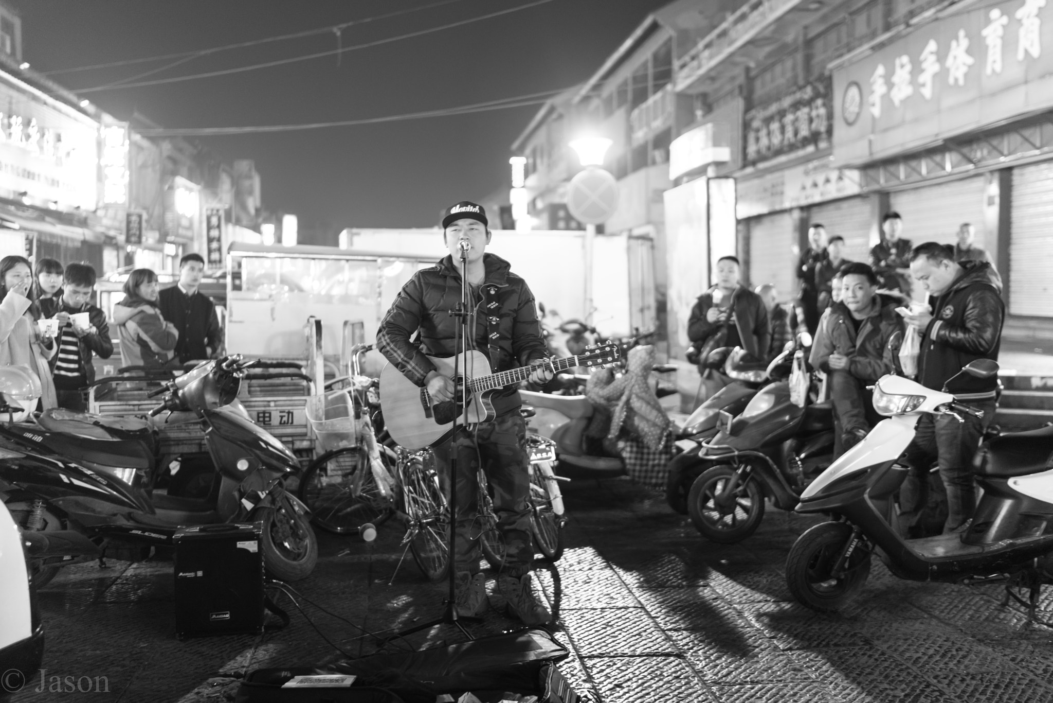 Sony a7R II + Sony Distagon T* FE 35mm F1.4 ZA sample photo. Busker photography