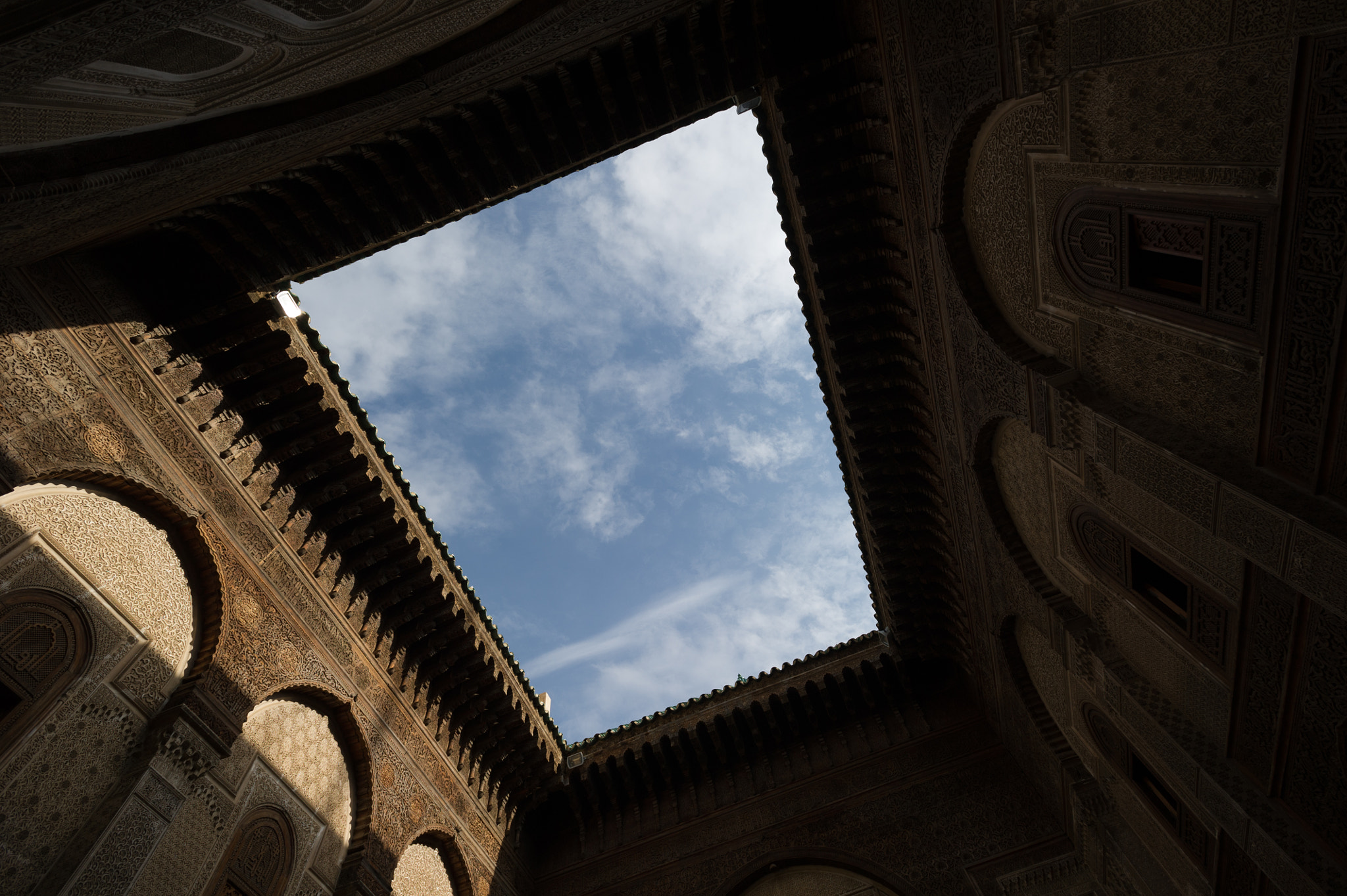 Nikon AF-S Nikkor 17-35mm F2.8D ED-IF sample photo. Looking up photography