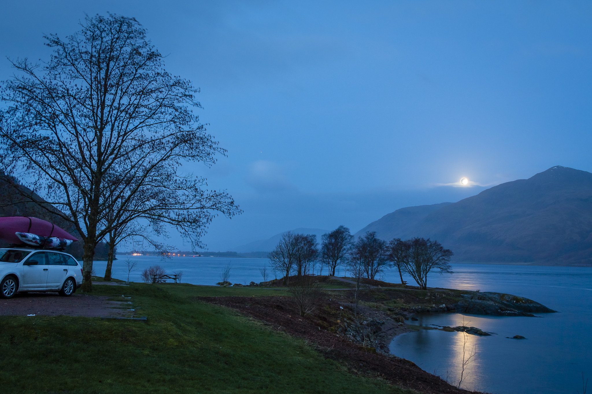 Canon EOS 70D + Canon EF-S 18-135mm F3.5-5.6 IS USM sample photo. Moonlight over loch linnhe photography