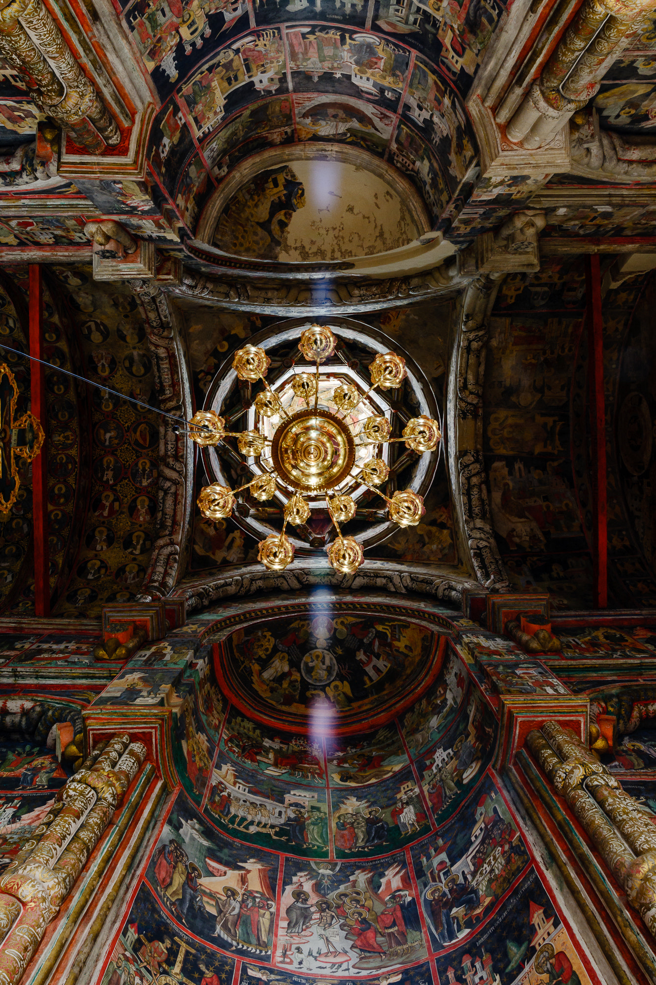 Nikon D7100 + Samyang 16mm F2 ED AS UMC CS sample photo. Light from above photography