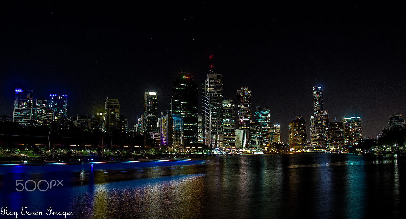 Canon EOS 600D (Rebel EOS T3i / EOS Kiss X5) + Canon EF 24-105mm F4L IS USM sample photo. Brisbane river by night photography