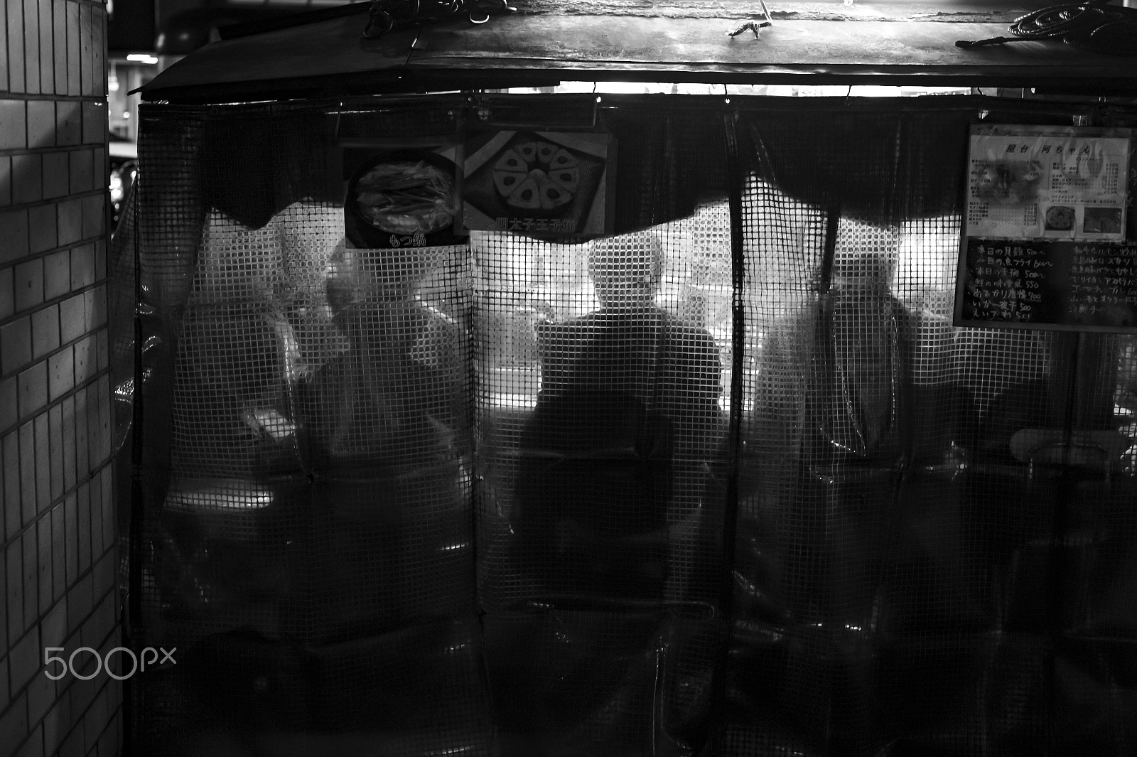 Summicron-M 50mm f/2 (IV, V) sample photo. Shadows at stall photography