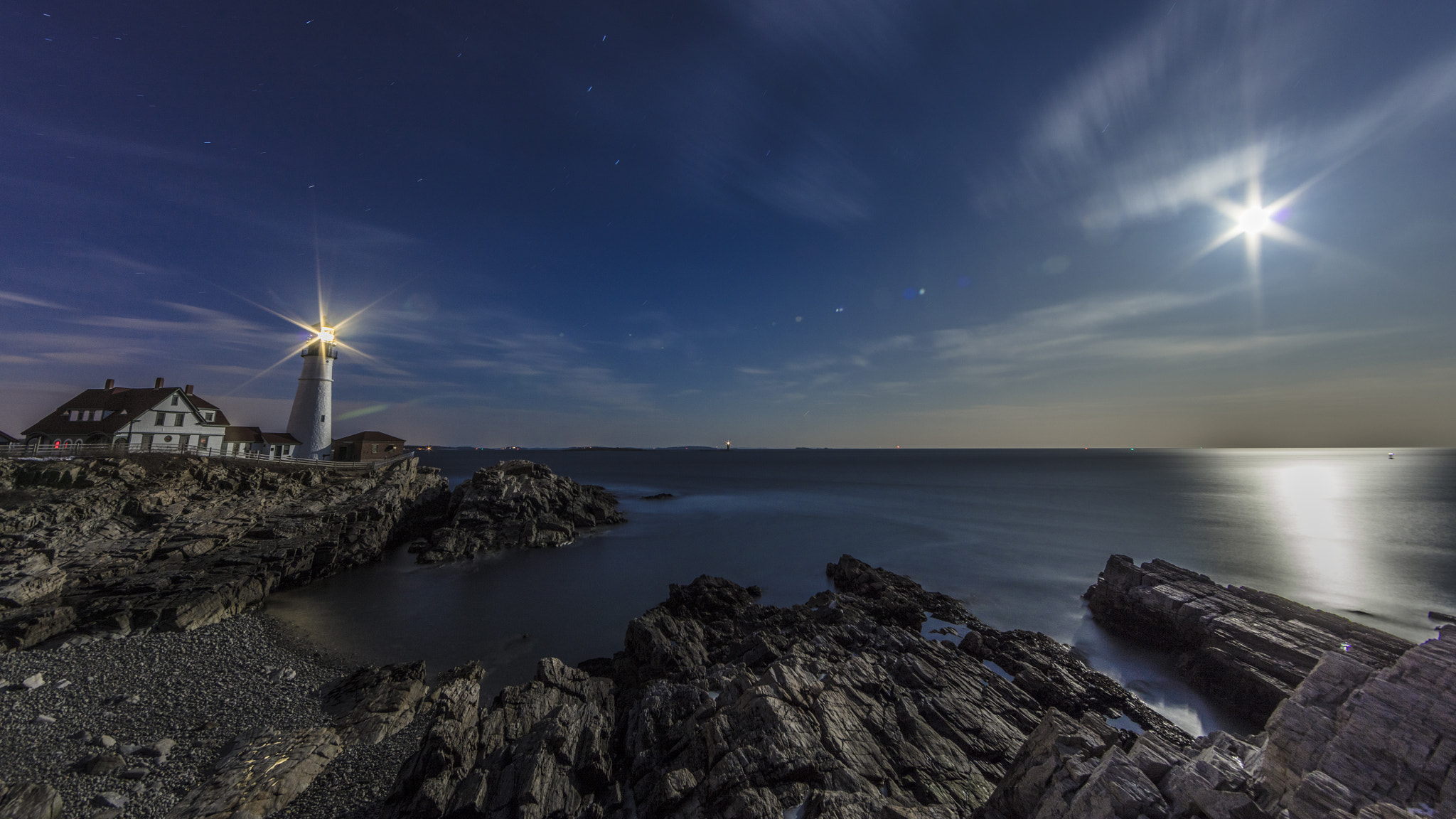 Canon EOS 5DS R + Canon EF 14mm F2.8L II USM sample photo. Portland head, full moon photography