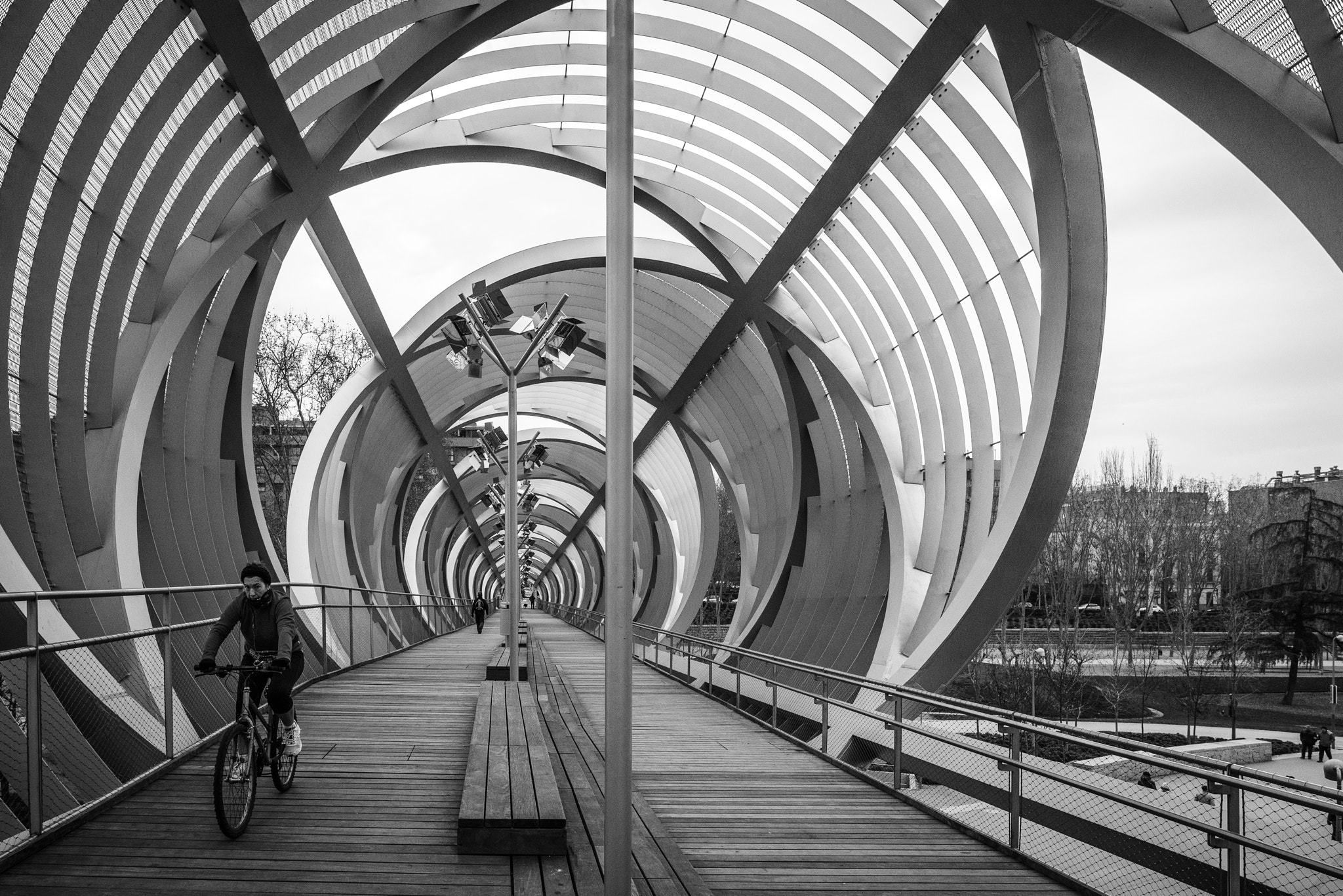 E 21mm F2.8 sample photo. Madrid rio photography