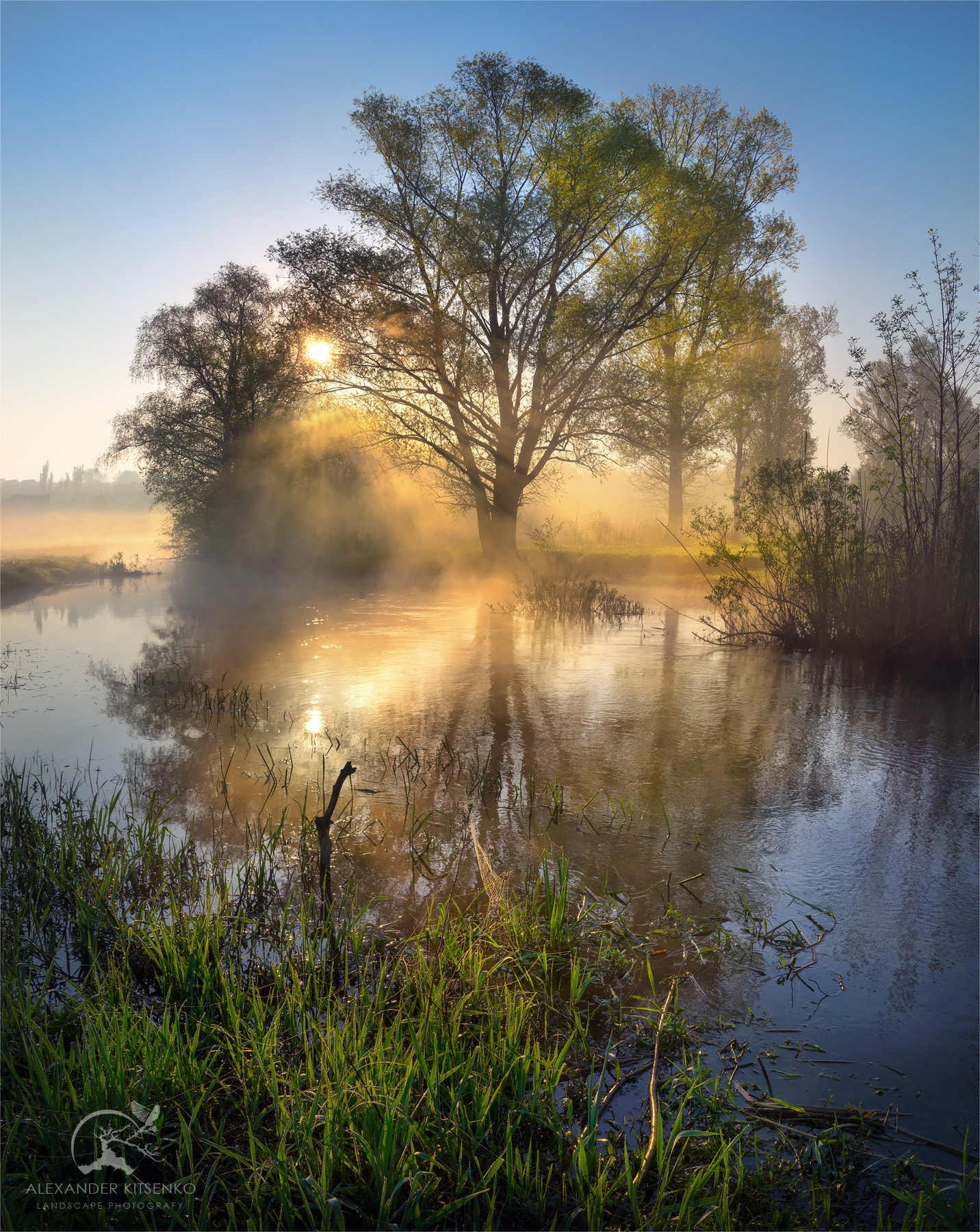 Sony a7R + Sony Vario Tessar T* FE 24-70mm F4 ZA OSS sample photo. Morning on the river photography