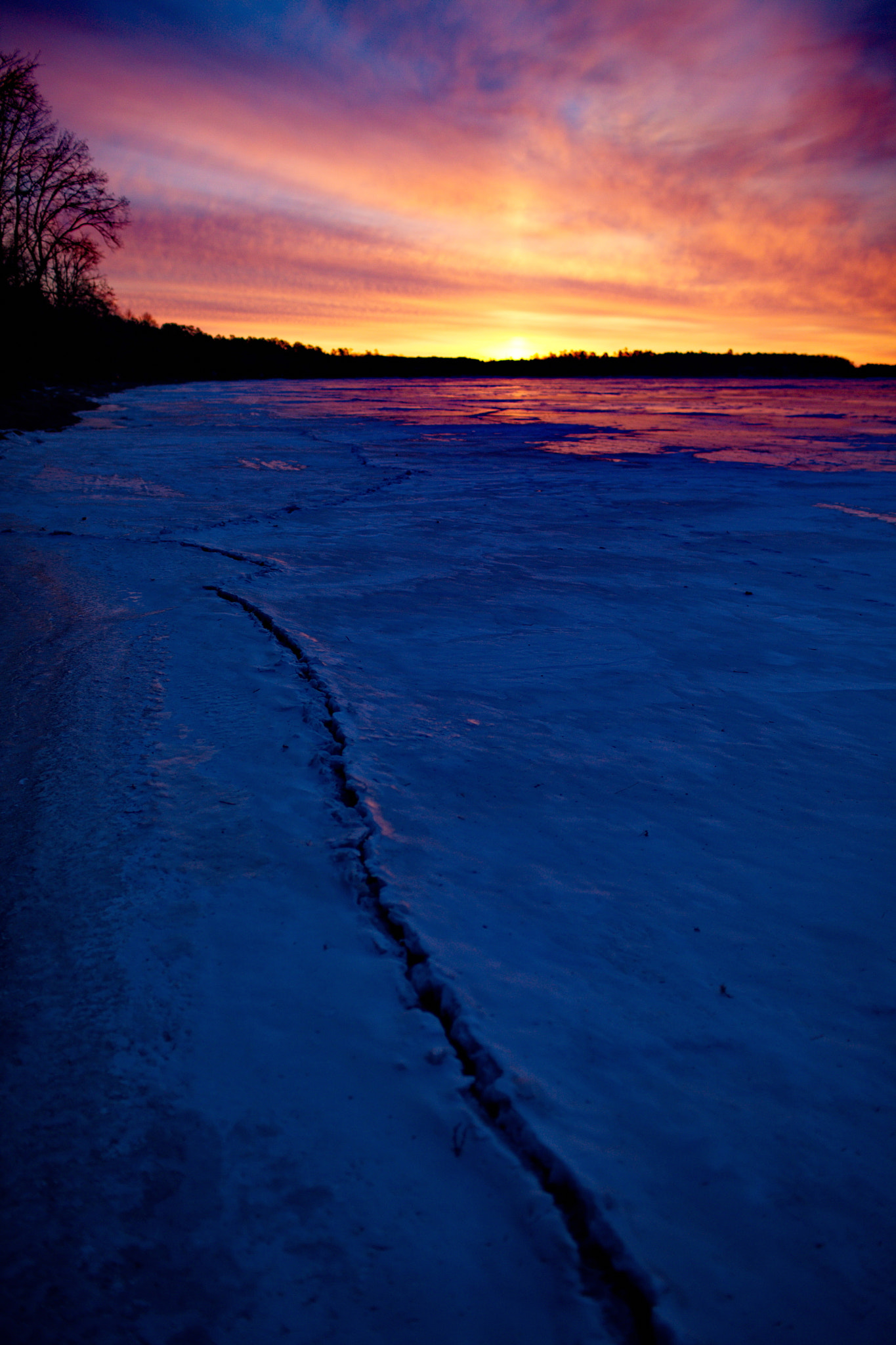 Canon EF 35mm F1.4L USM sample photo. Pre-dawn over lake bemidji photography