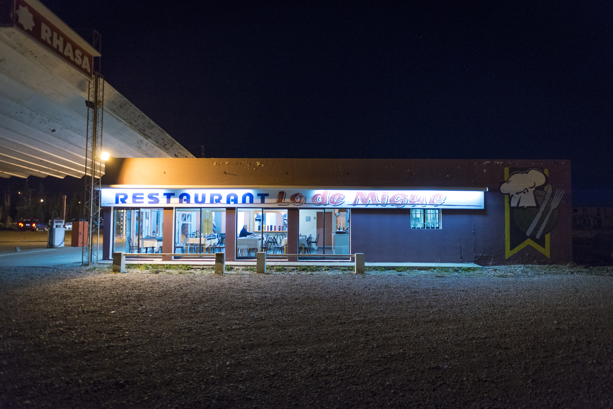 Nikon D800 + Nikon AF-S Nikkor 20mm F1.8G ED sample photo. Diner photography