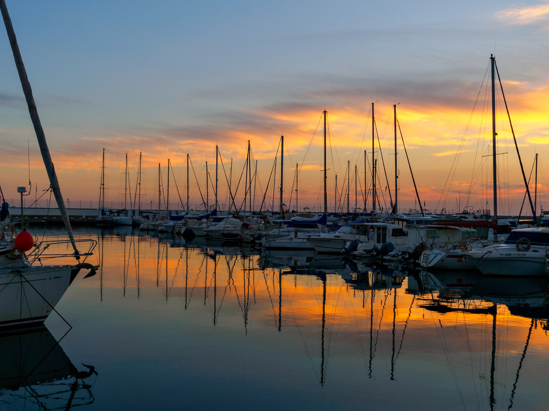 Olympus OM-D E-M5 II + Olympus M.Zuiko Digital 17mm F1.8 sample photo. Reflejos en el puerto photography