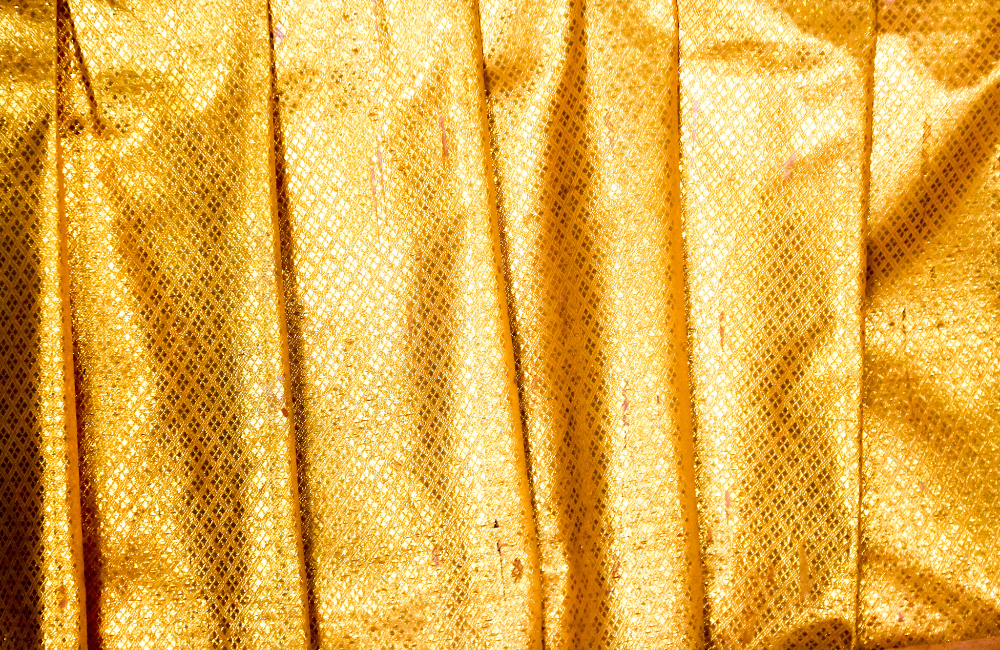 Canon EOS 50D + Canon EF 17-40mm F4L USM sample photo. Golden fabric as background photography