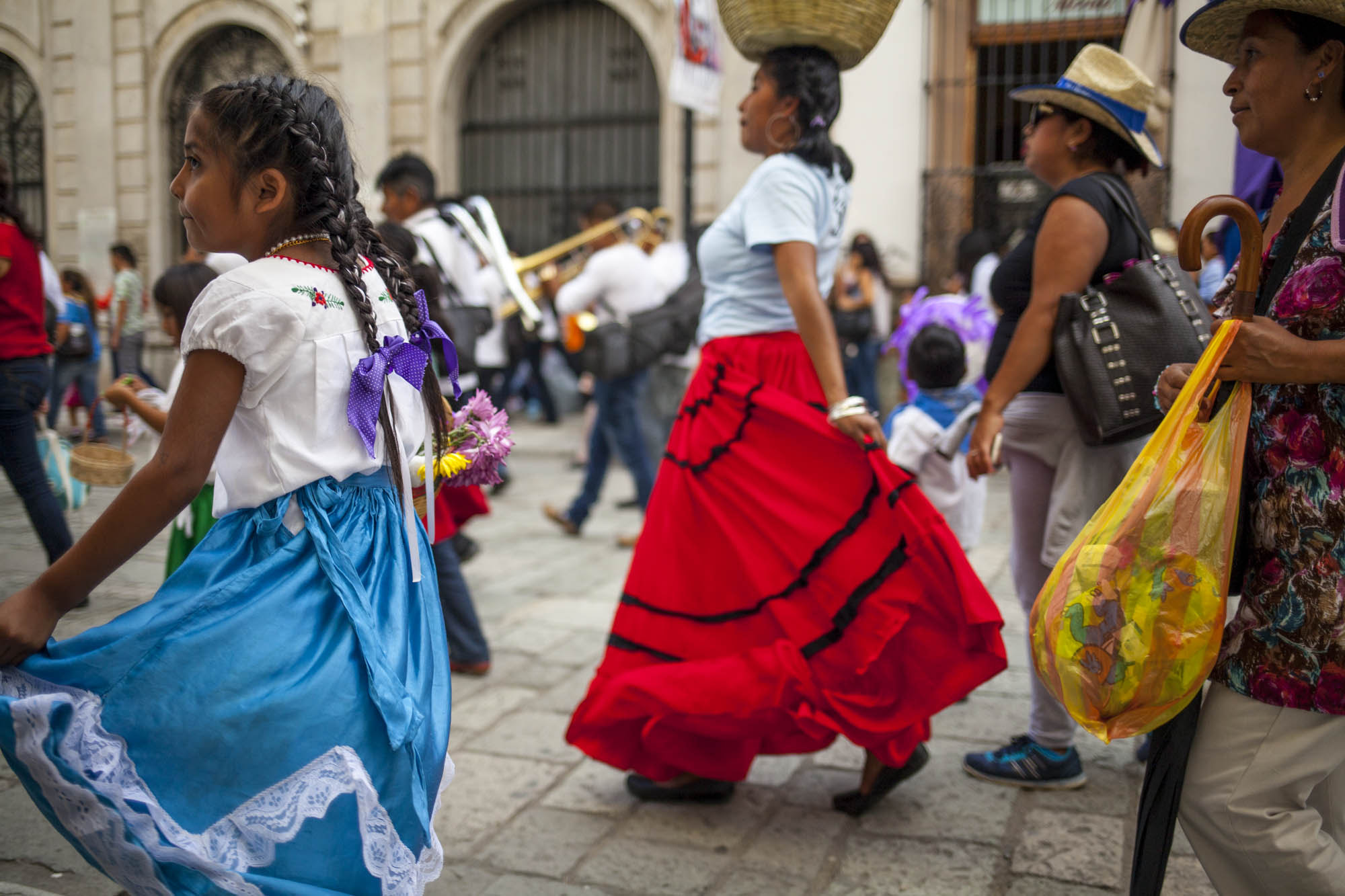 Canon EOS 5D Mark II + Canon EF 35mm F2 IS USM sample photo. Oaxaca tradition photography