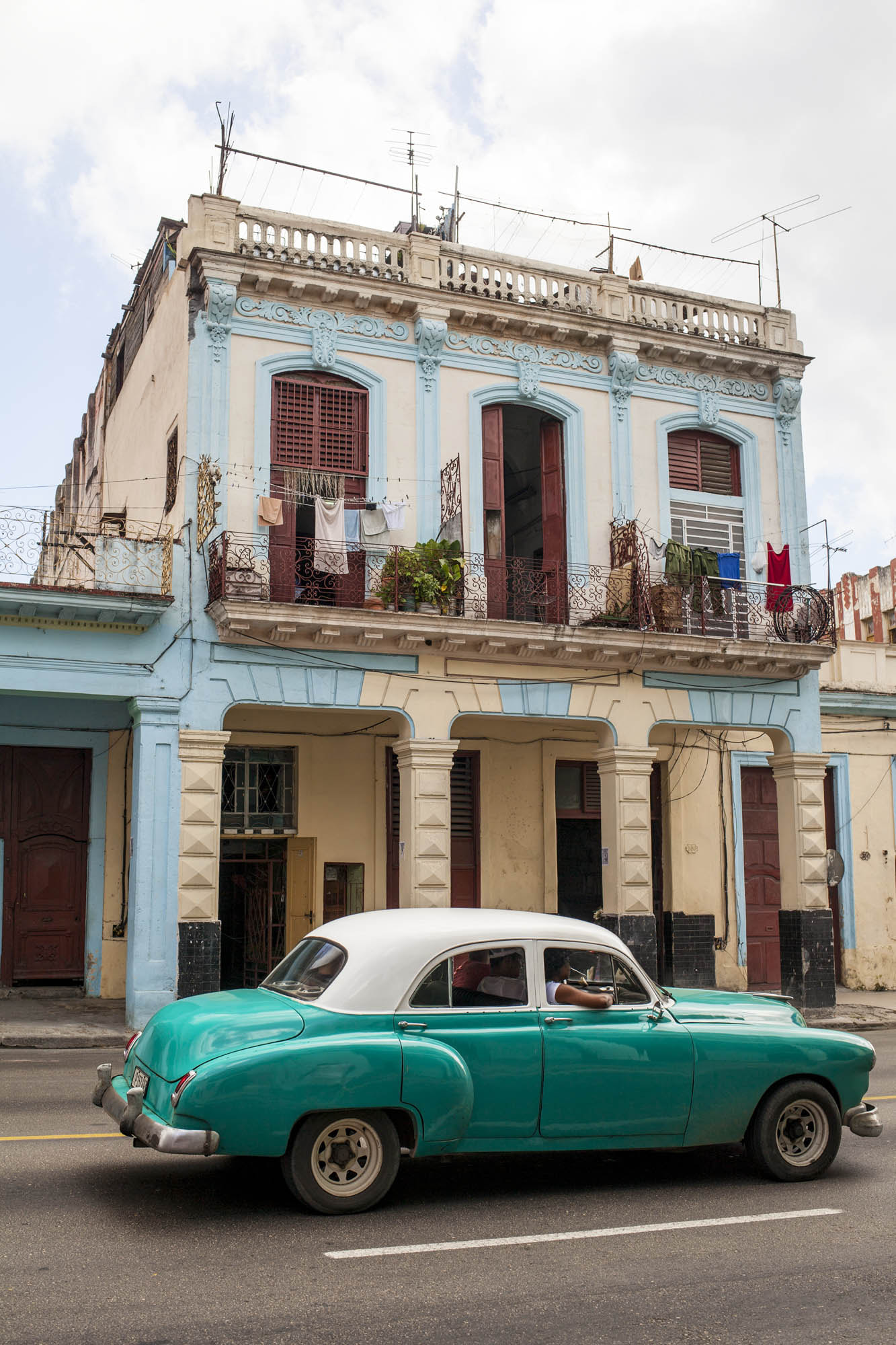 Canon EF 35mm F2 IS USM sample photo. Havana photography
