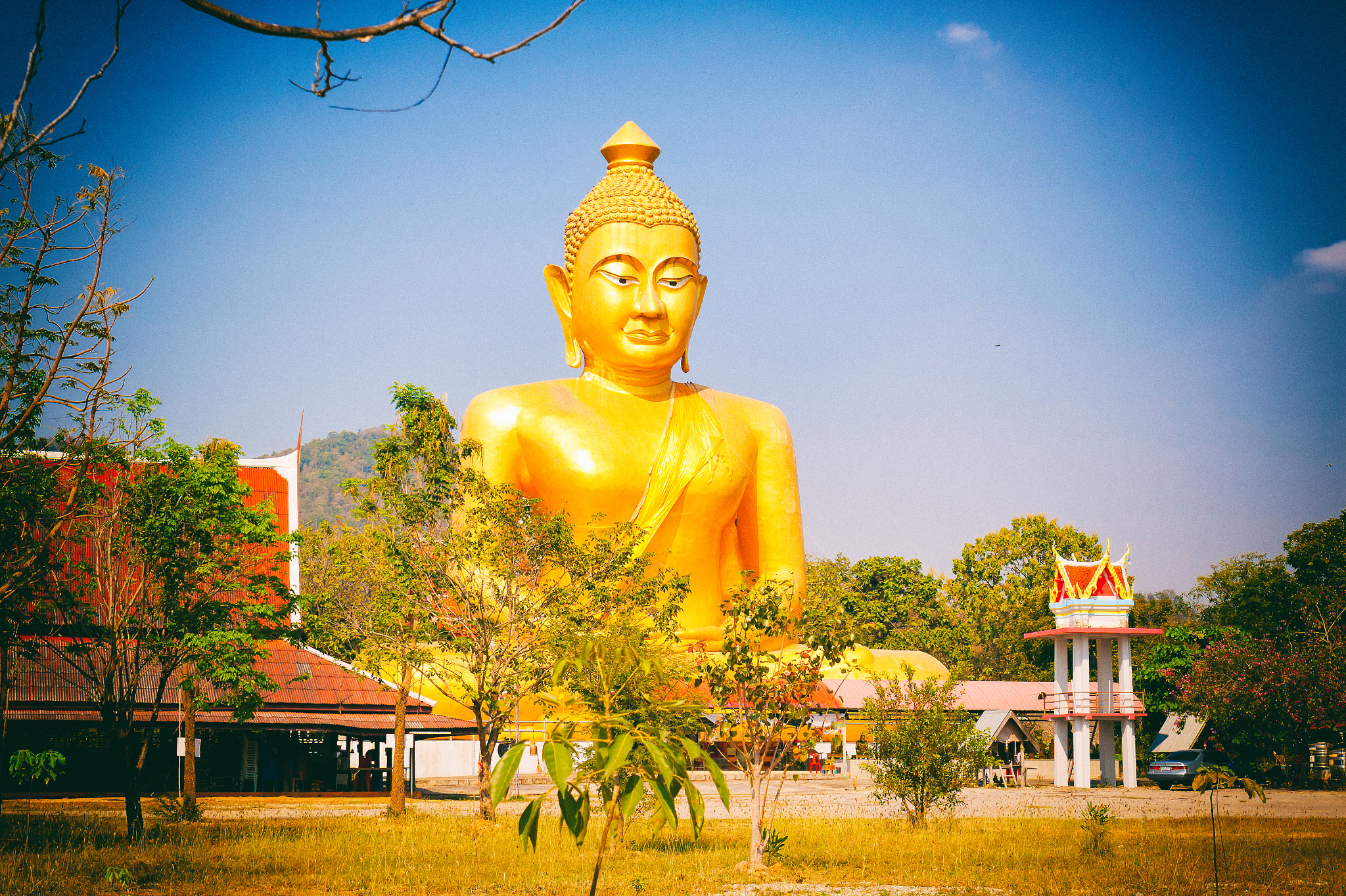 Canon EOS 50D sample photo. Outdoor view golden buddha statue place of worship photography