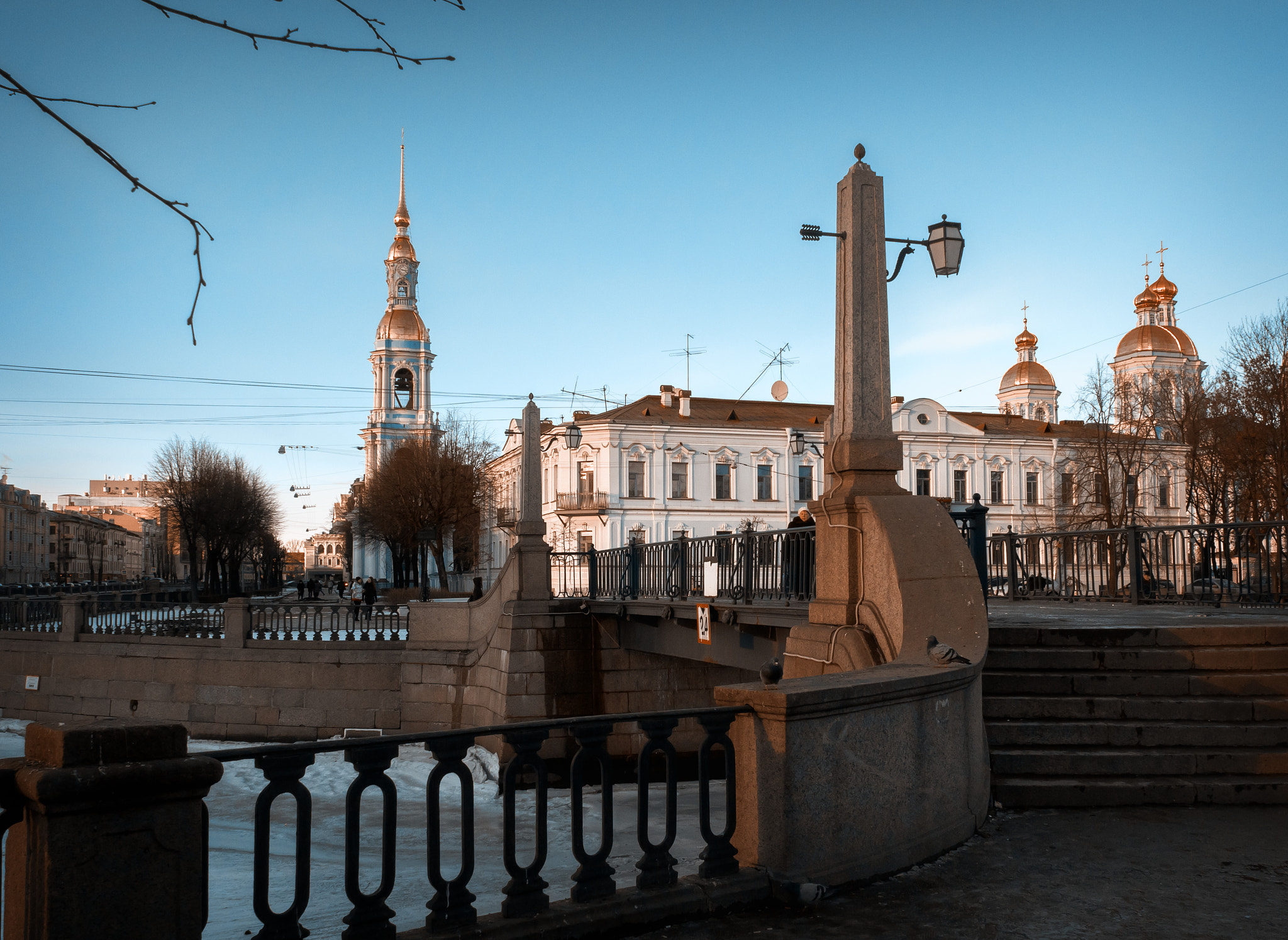 Olympus OM-D E-M5 II sample photo. Evening petersburg photography