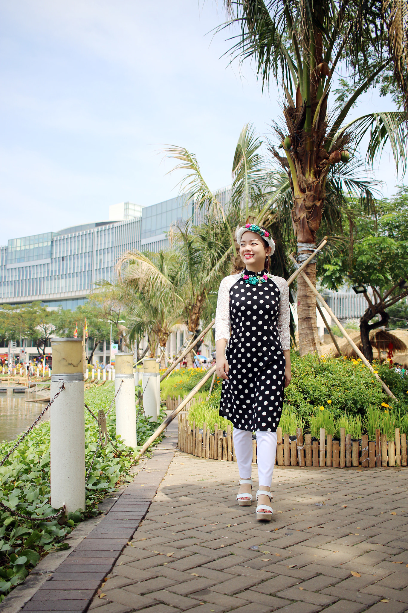 Canon EF-S 24mm F2.8 STM sample photo. Img photography