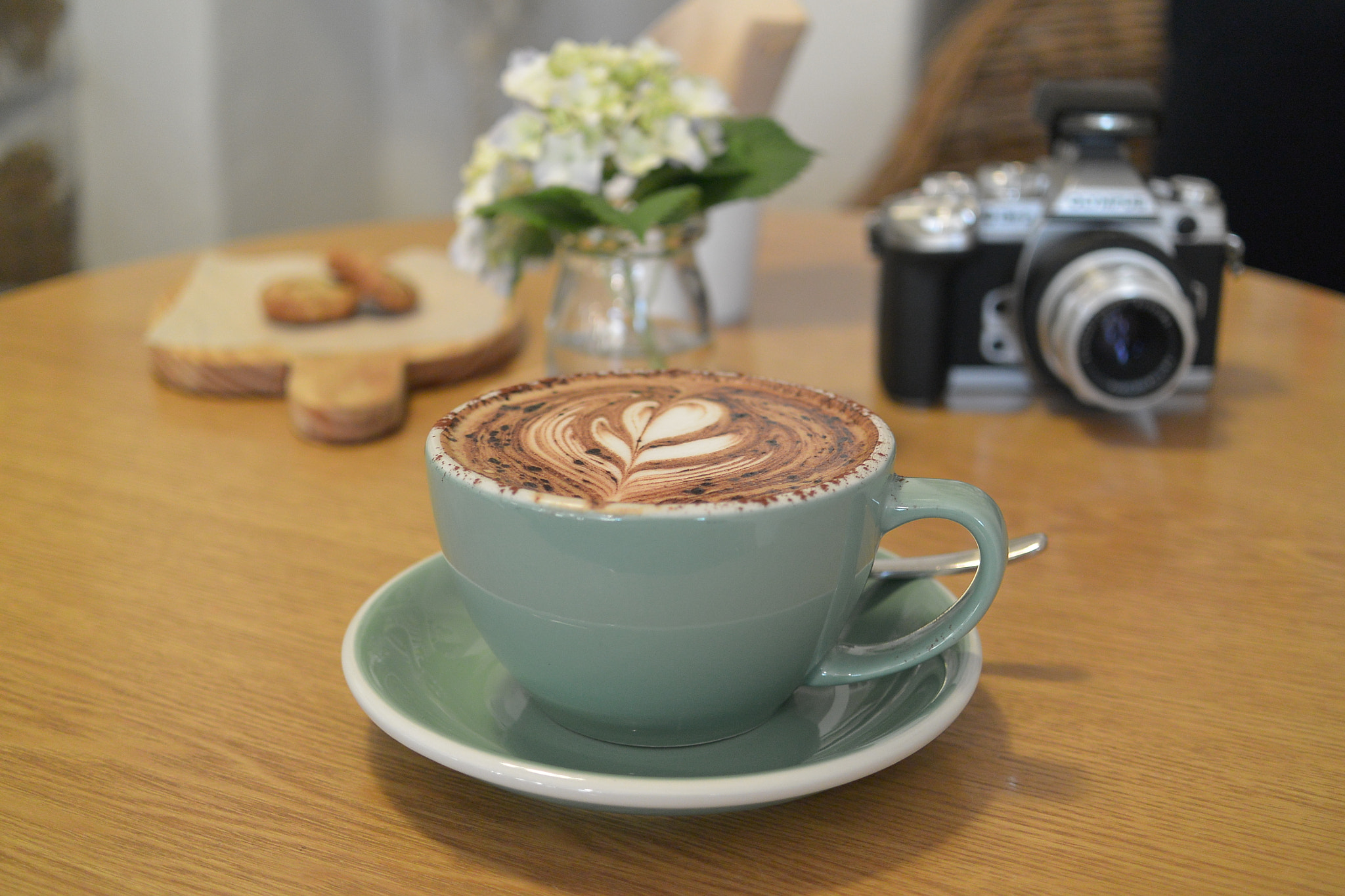 Nikon 1 V2 sample photo. Cafe in korea photography